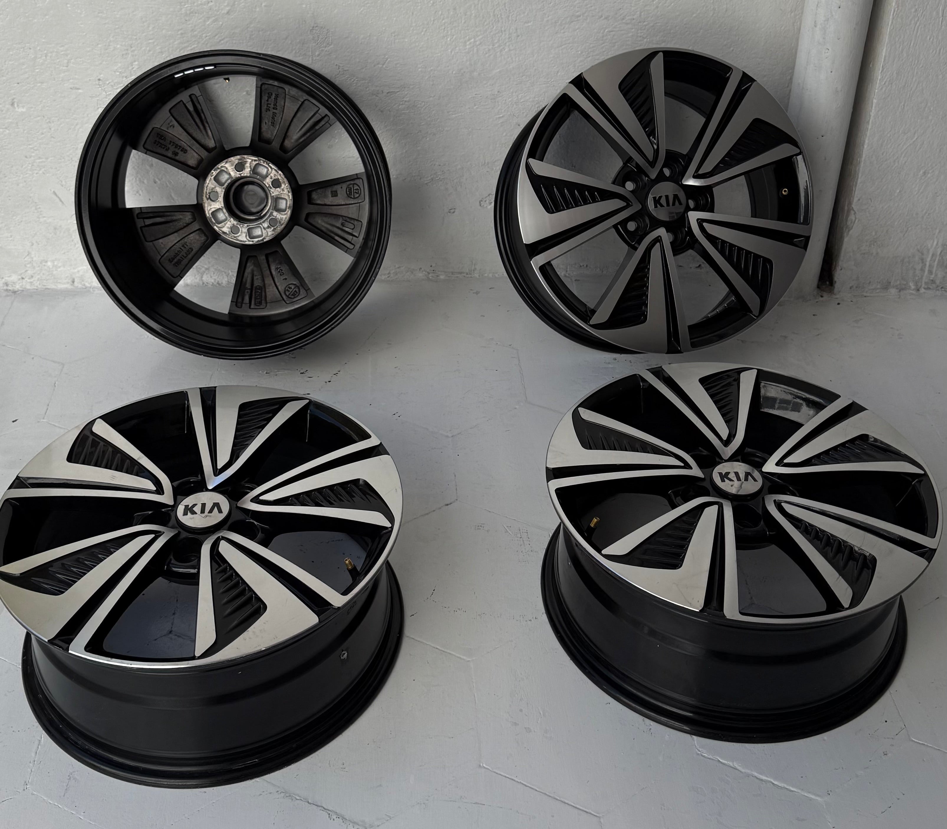 4 Rines 17” Kia Forte / Optima Originales Nuevos 5x114
