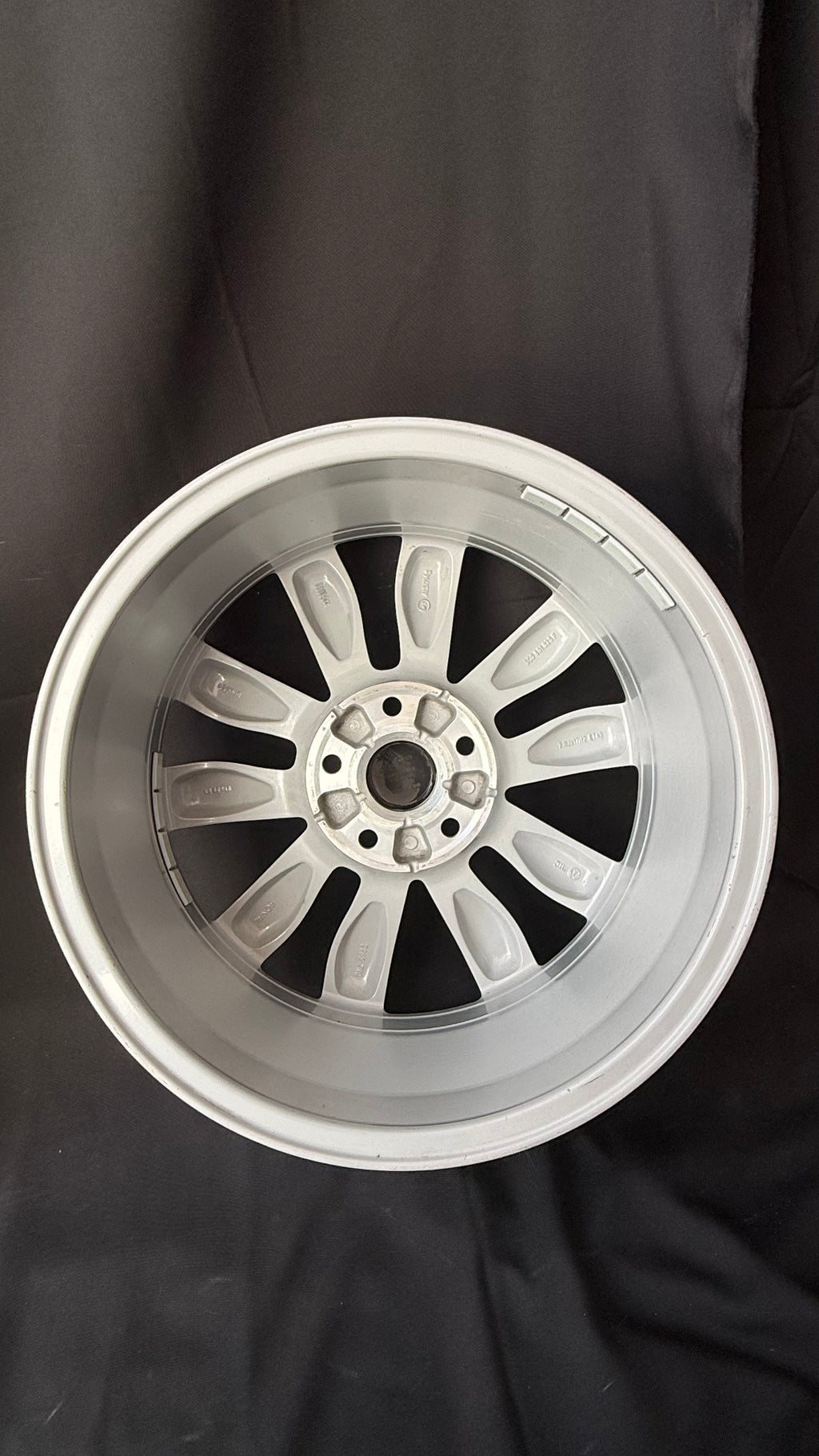 1 Rin 17” Volkswagen Original Seminuevo Tiguan Taos Golf Jetta MK6 MK7 Passat New Beetle