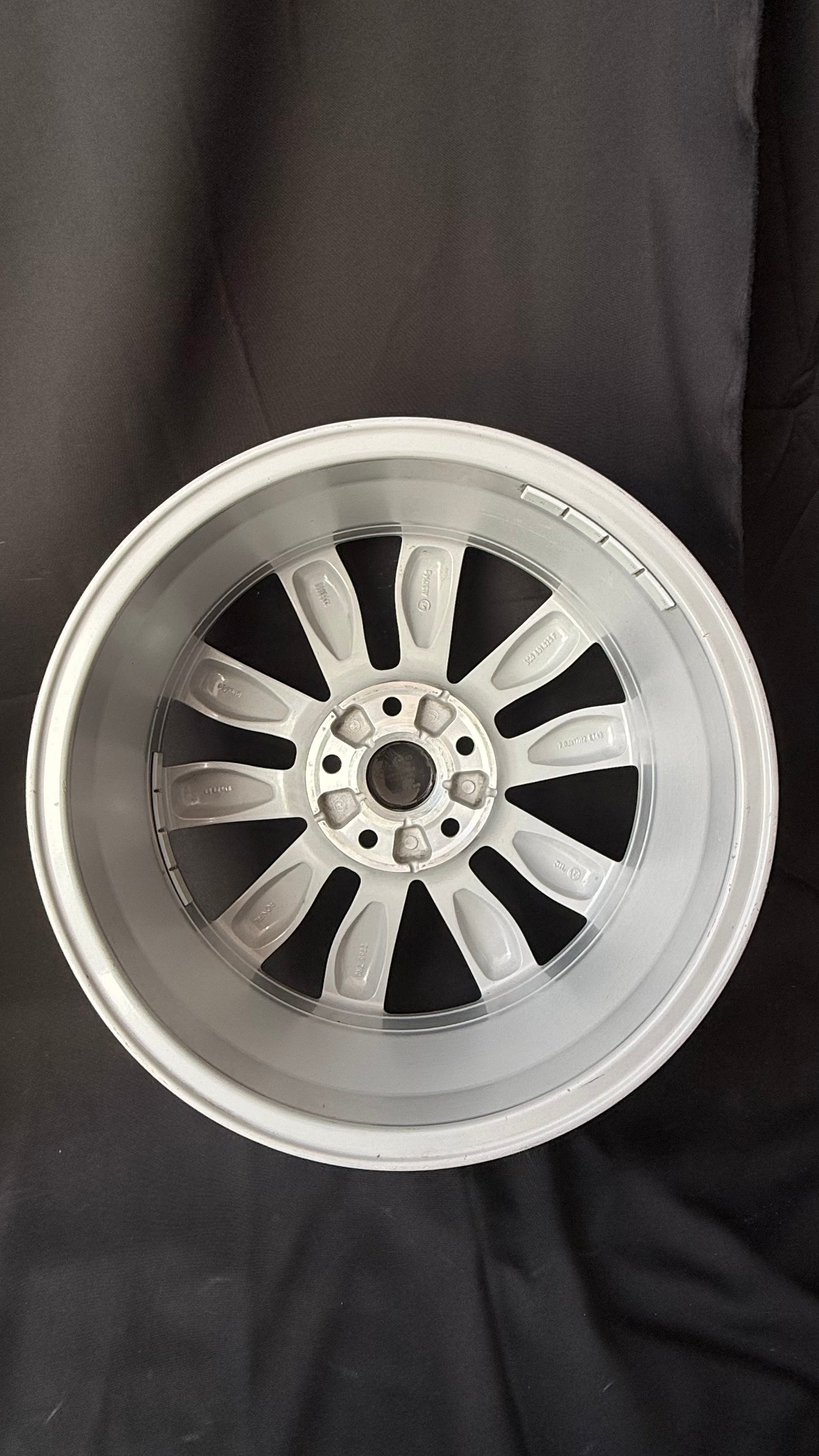 1 Rin 17” Volkswagen Original Seminuevo Tiguan Taos Golf Jetta MK6 MK7 Passat New Beetle