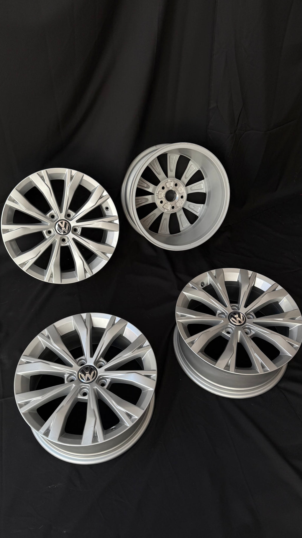 4 Rines 17” Volkswagen Tiguan Taos Golf Jetta MK6 MK7 Originales Nuevos 5x112
