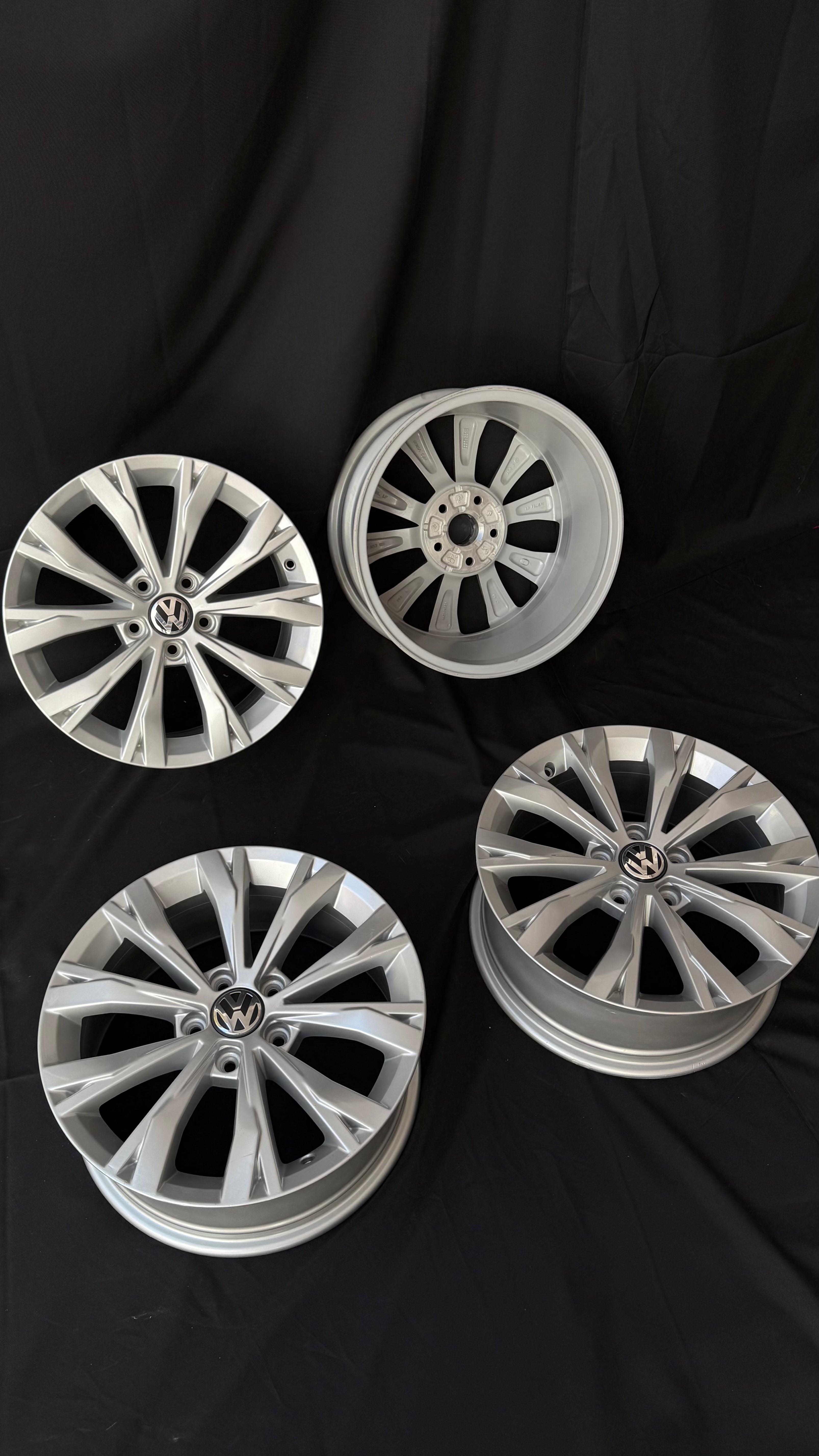 4 Rines 17” Volkswagen Tiguan Taos Golf Jetta MK6 MK7 Originales Nuevos 5x112