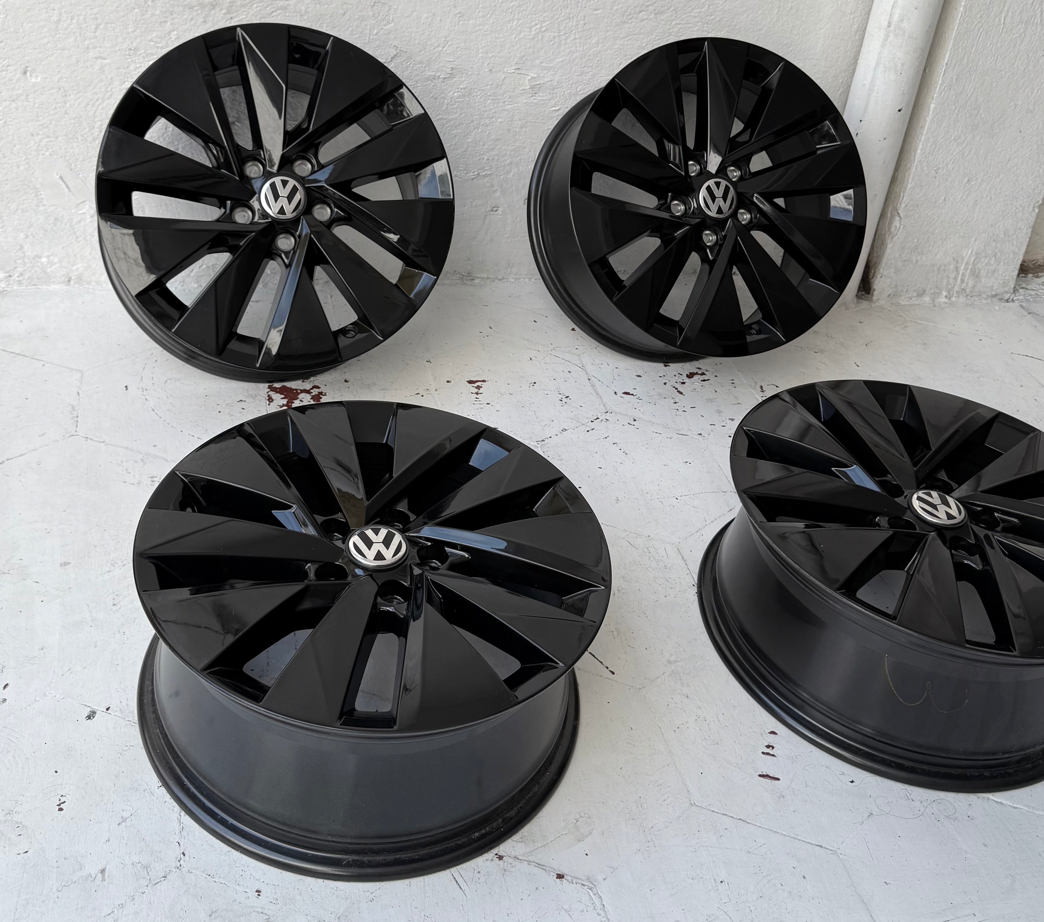 4 Rines 17” Volkswagen Tiguan / Taos / Golf / Jetta – 5×112