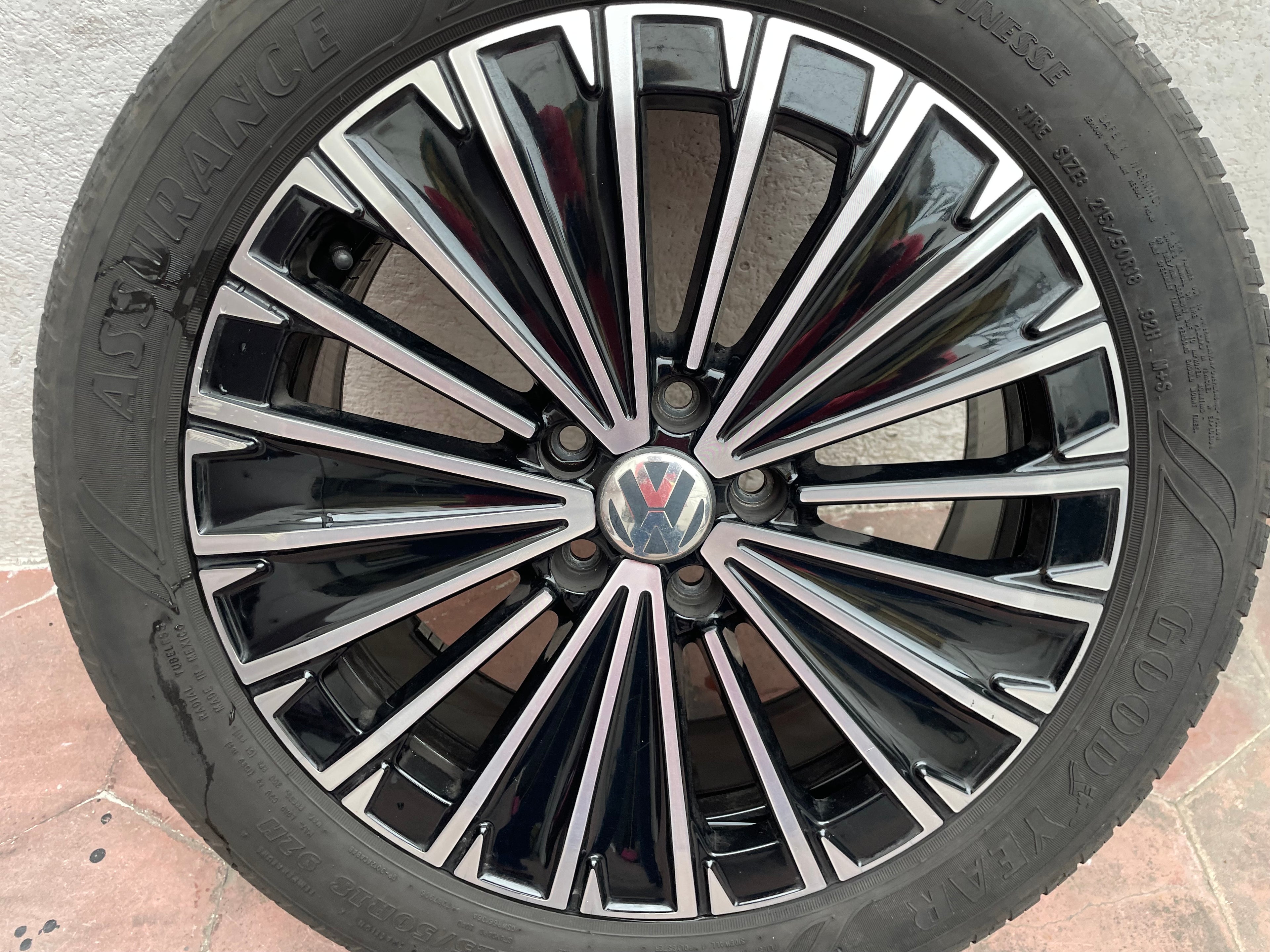 4 Rines 18” Volkswagen TAOS TiGUAN Originales Volkswagen 5:112 b