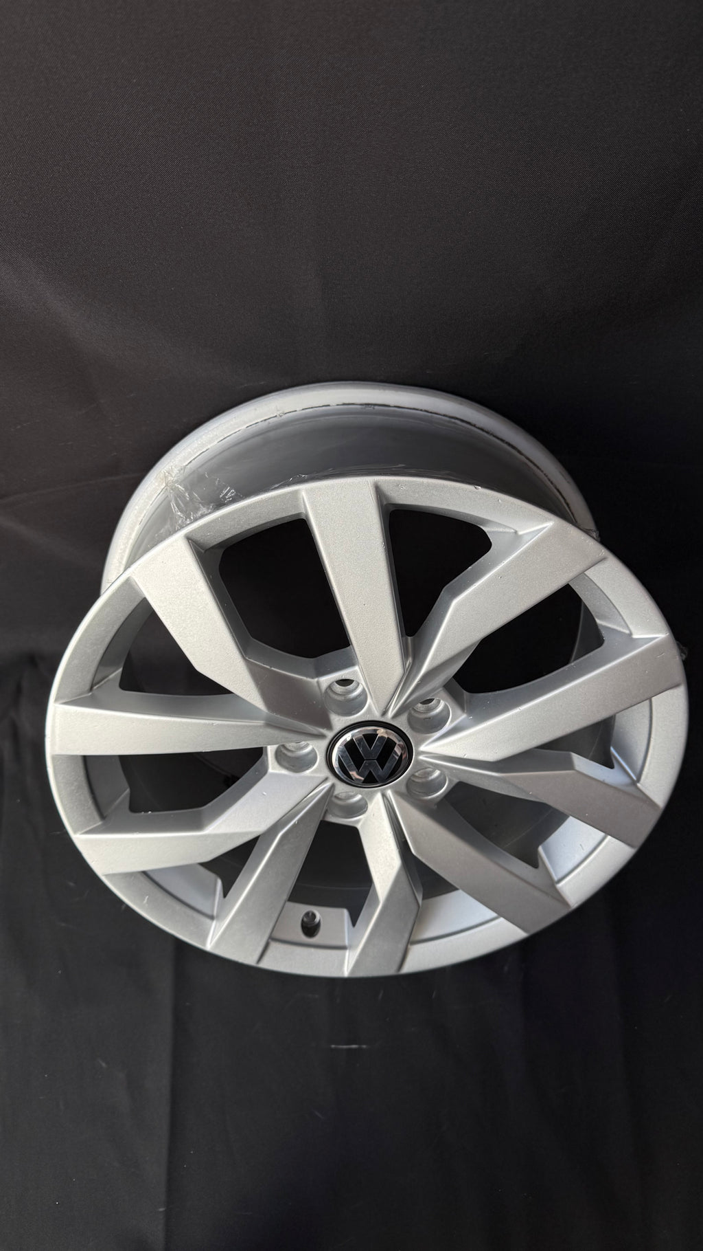 1 Rin 17” Volkswagen Golf TSI Jetta A6 A7 Original Seminuevo