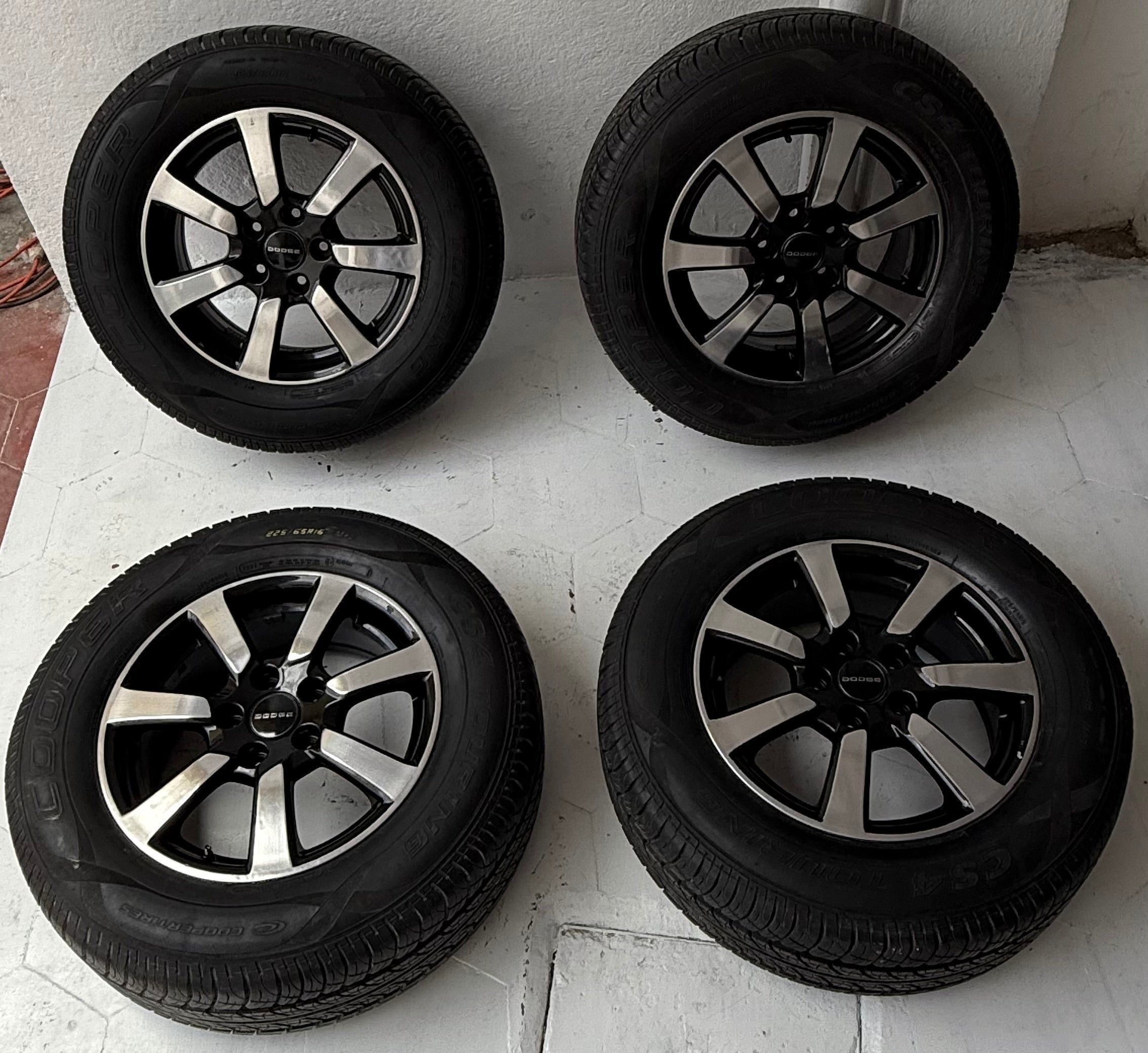 4 Rines y Llantas 16” Dodge Caravan, Voyager, Nitro, Jeep Liberty, Compass y Patriot – 5×114