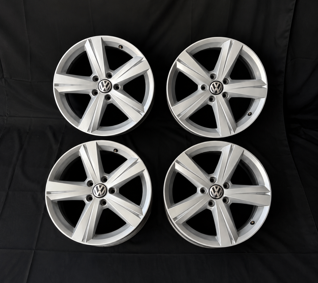 4 Rines 17” Volkswagen Golf Jetta Originales Seminuevos 5x112