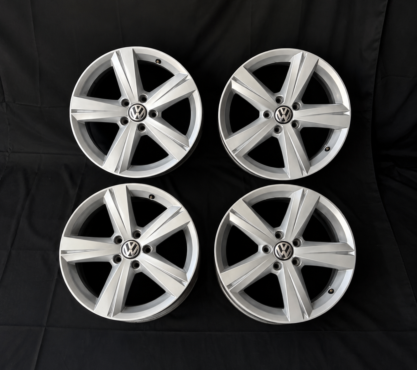 4 Rines 17” Volkswagen Golf Jetta Originales Seminuevos 5x112