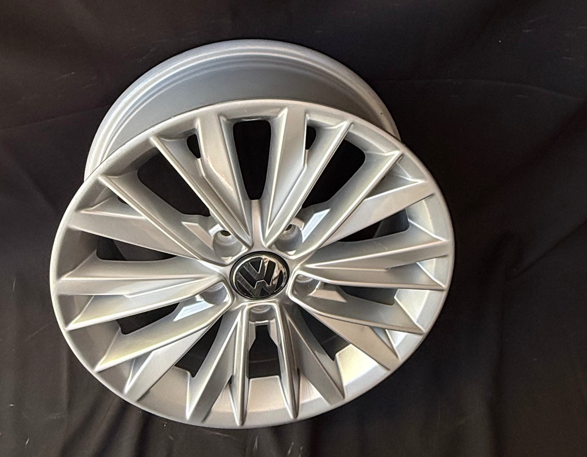1 Rin 16” Volkswagen Jetta MK6, Jetta MK7, Tiguan, Taos, Golf, Passat y New Beetle