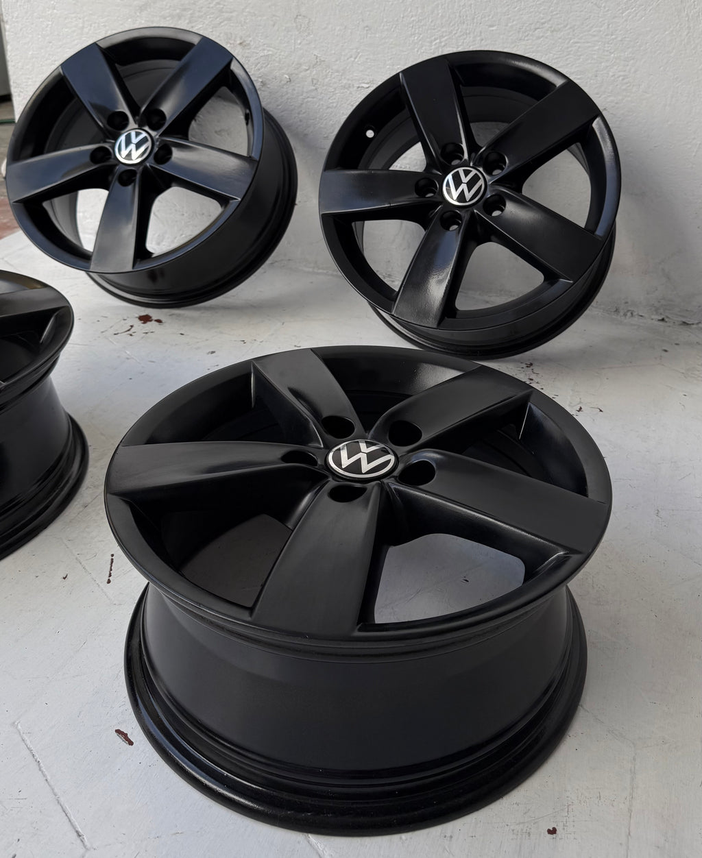 4 Rines 16” Volkswagen Golf y Jetta MK6, MK7 – 5×112 | Black Piano