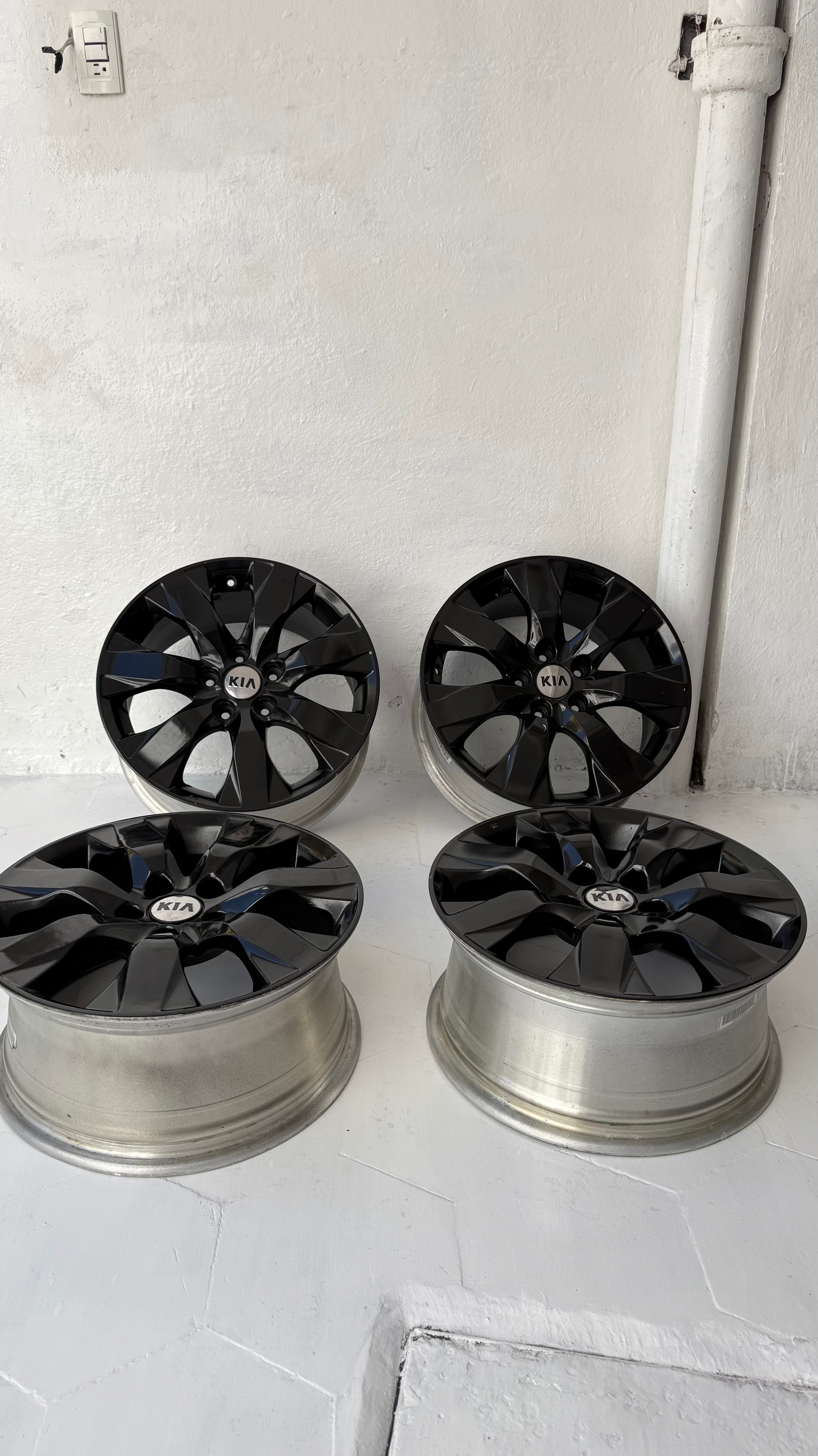 4 Rines 17” Kia Forte, Optima y Sportage Originales Seminuevos 5x114