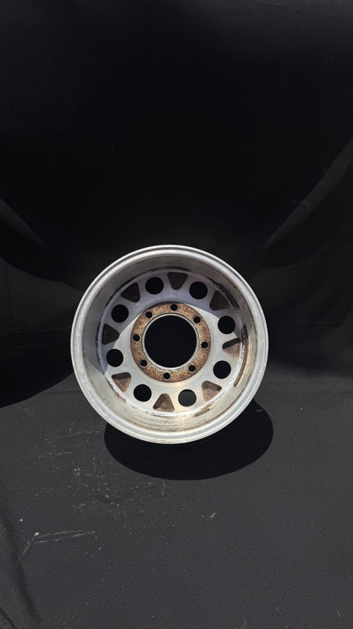 1 Rin 16” Ford Excursion y Ford F-250 – 8 Birlos