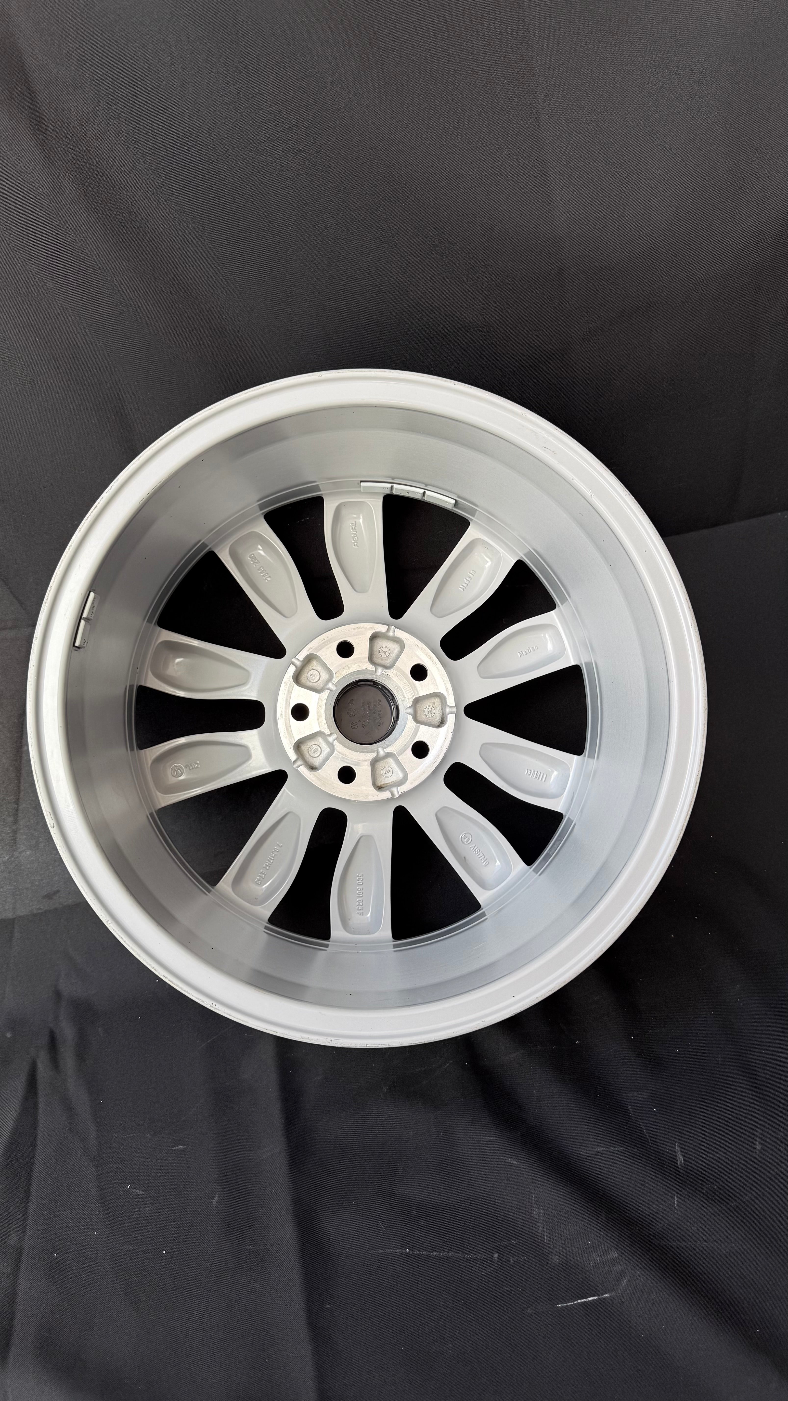 1 Rin 17” Volkswagen Original Nuevo Tiguan Taos Golf Jetta MK6 MK7 Passat New Beetle