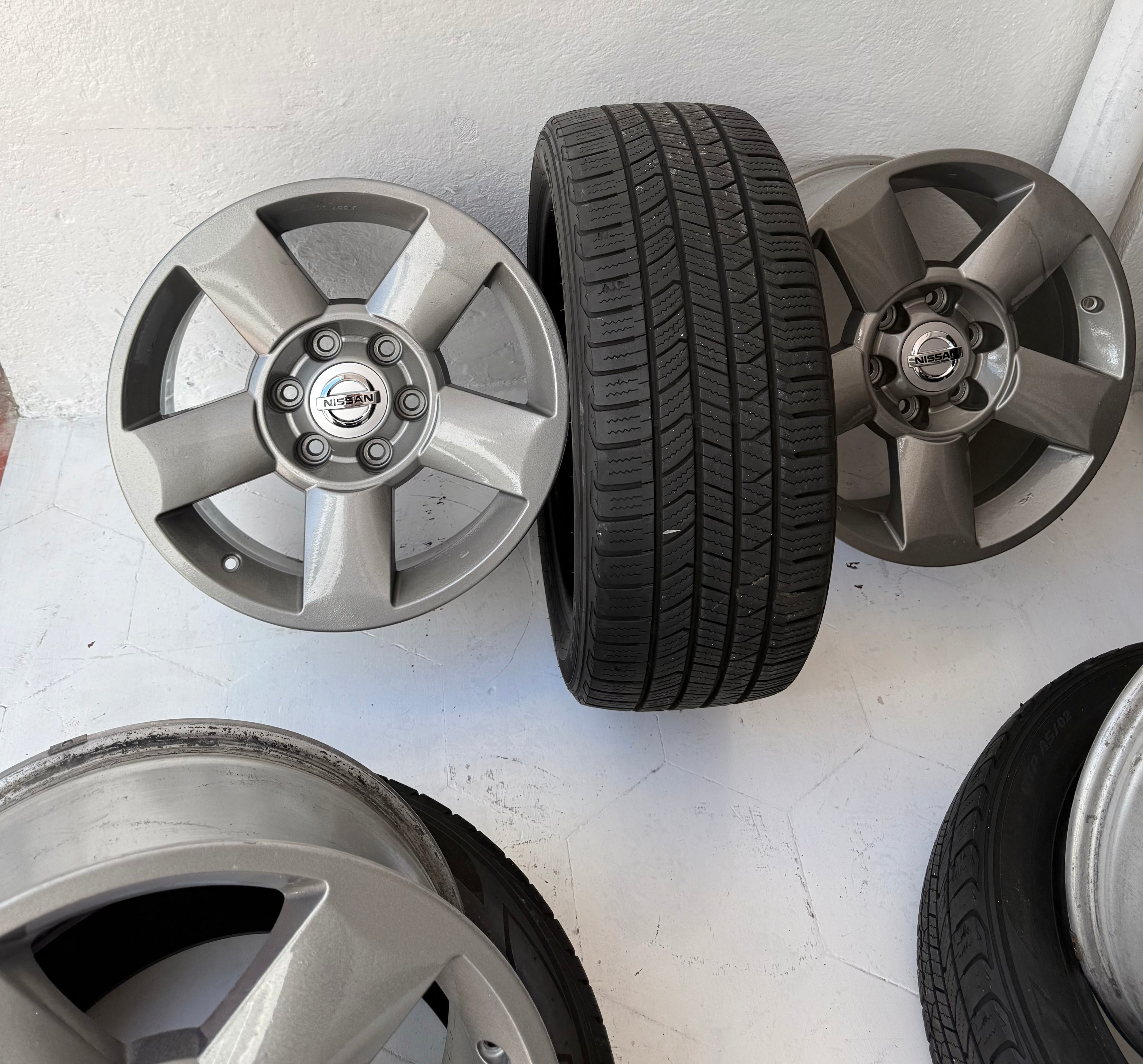 4 Rines y 4 Llantas 18” Nissan D21 Estacas 6x139