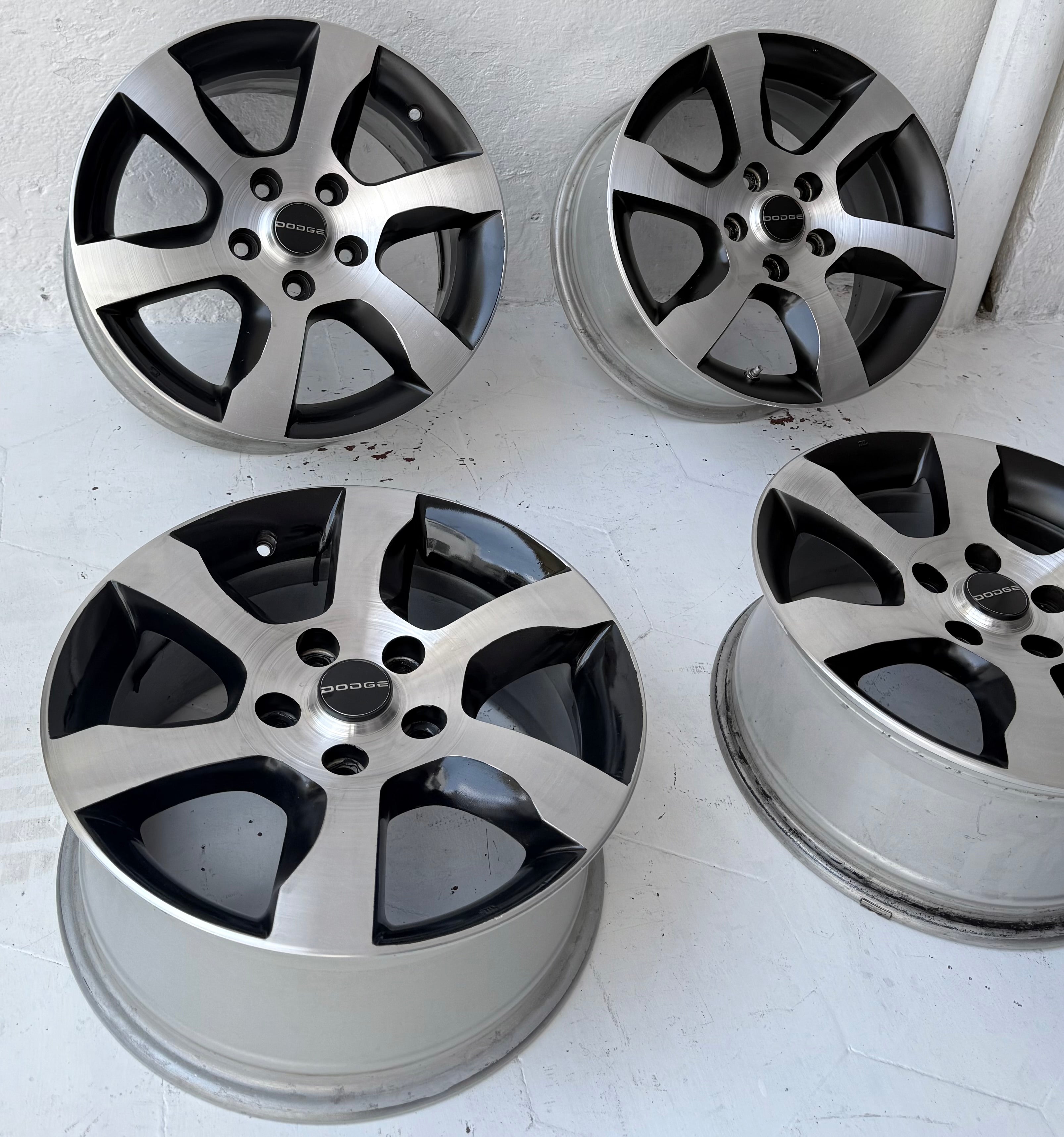 4 Rines 16” Dodge Caravan, Voyager, Avenger, Caliber, Jeep Liberty, Patriot y Nitro – 5×114