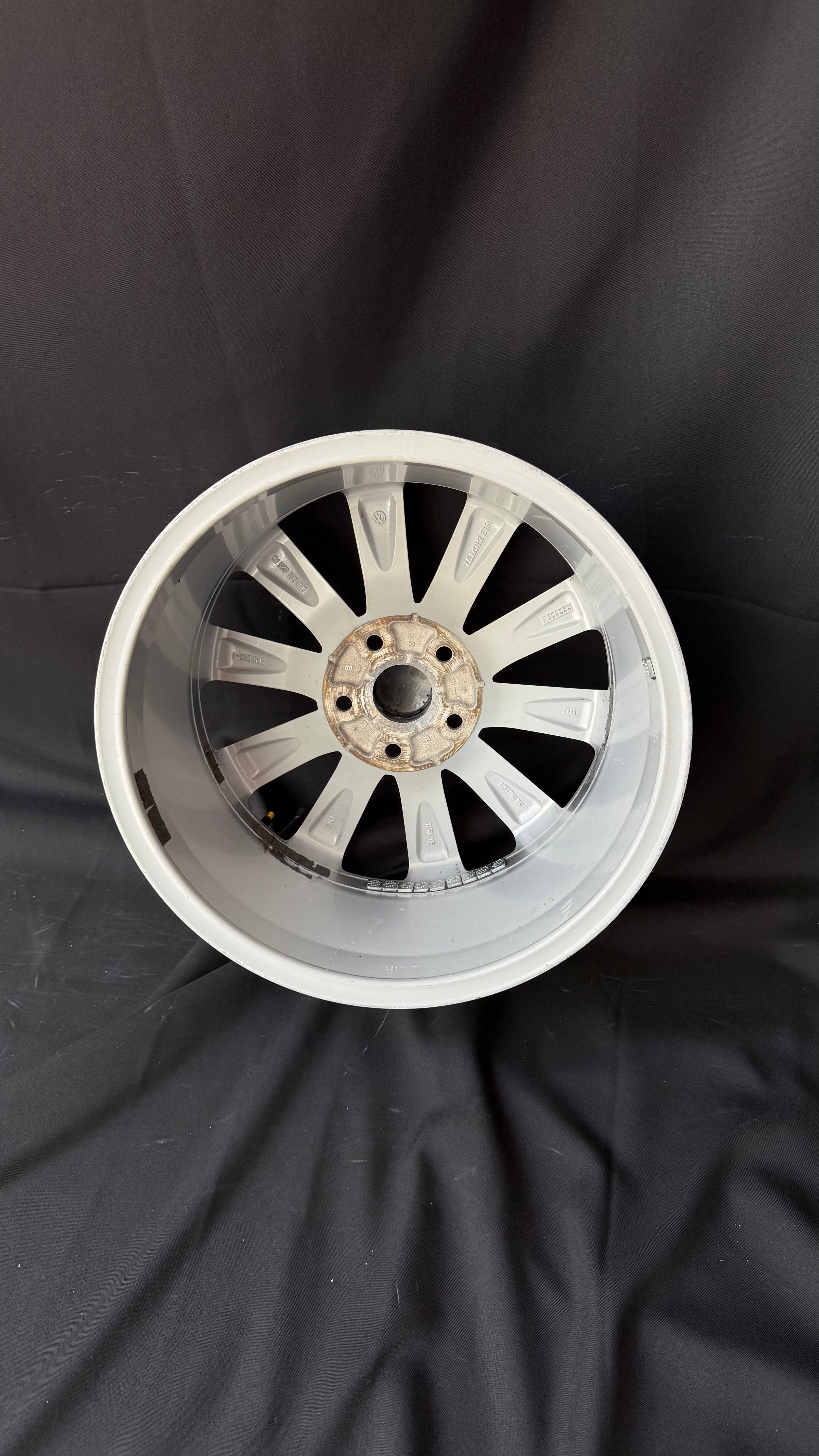 1 Rin 17” Volkswagen Tiguan Taos Golf Jetta MK6 MK7 Passat New Beetle Original Seminuevo 5x112