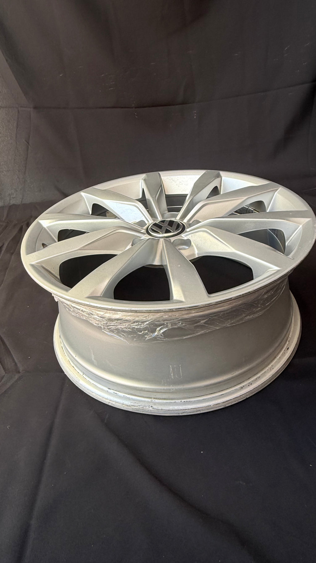 1 Rin 17” Volkswagen Golf TSI MK6 MK7 Original Seminuevo 5x112