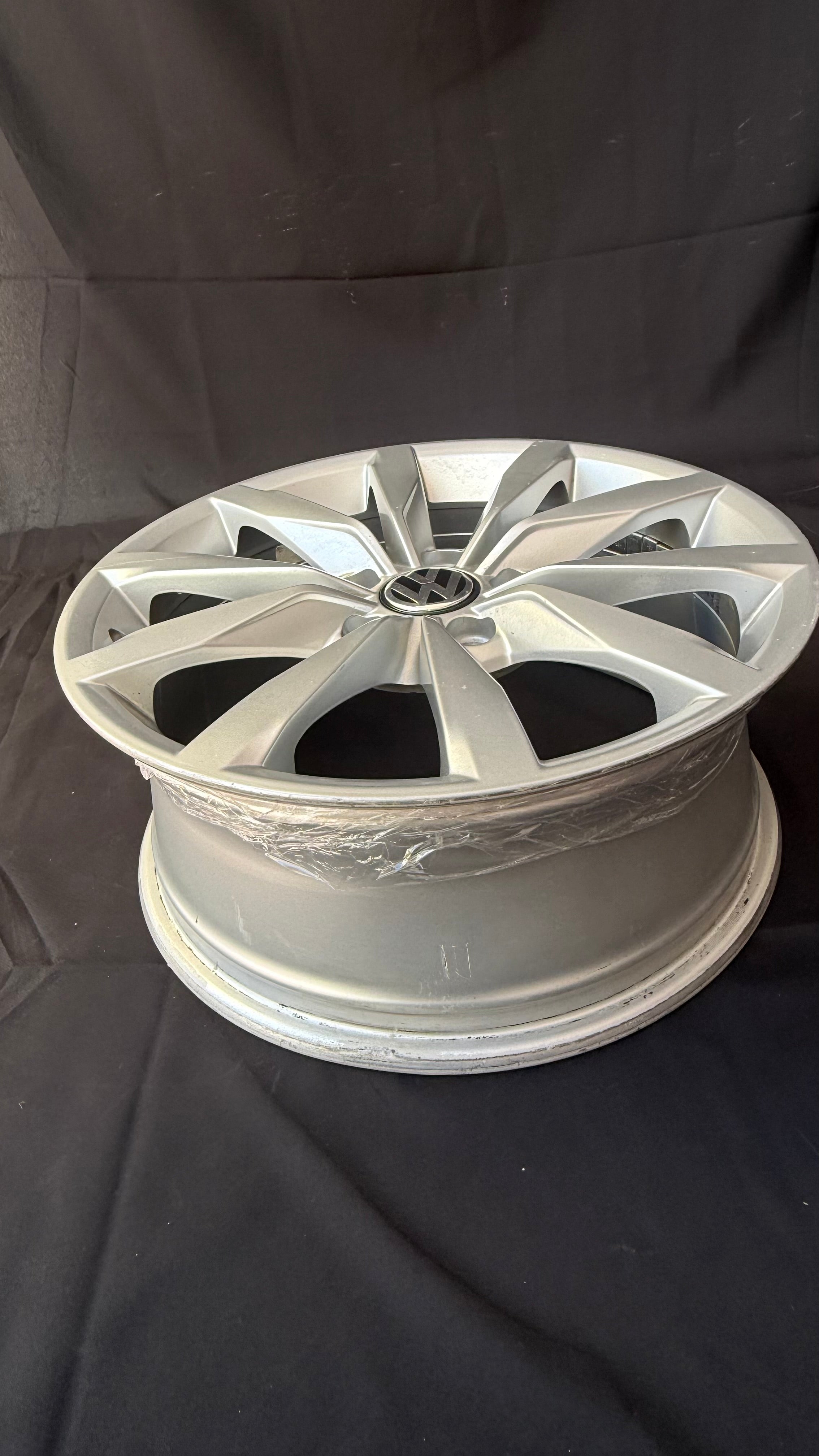 1 Rin 17” Volkswagen Golf TSI MK6 MK7 Original Seminuevo 5x112