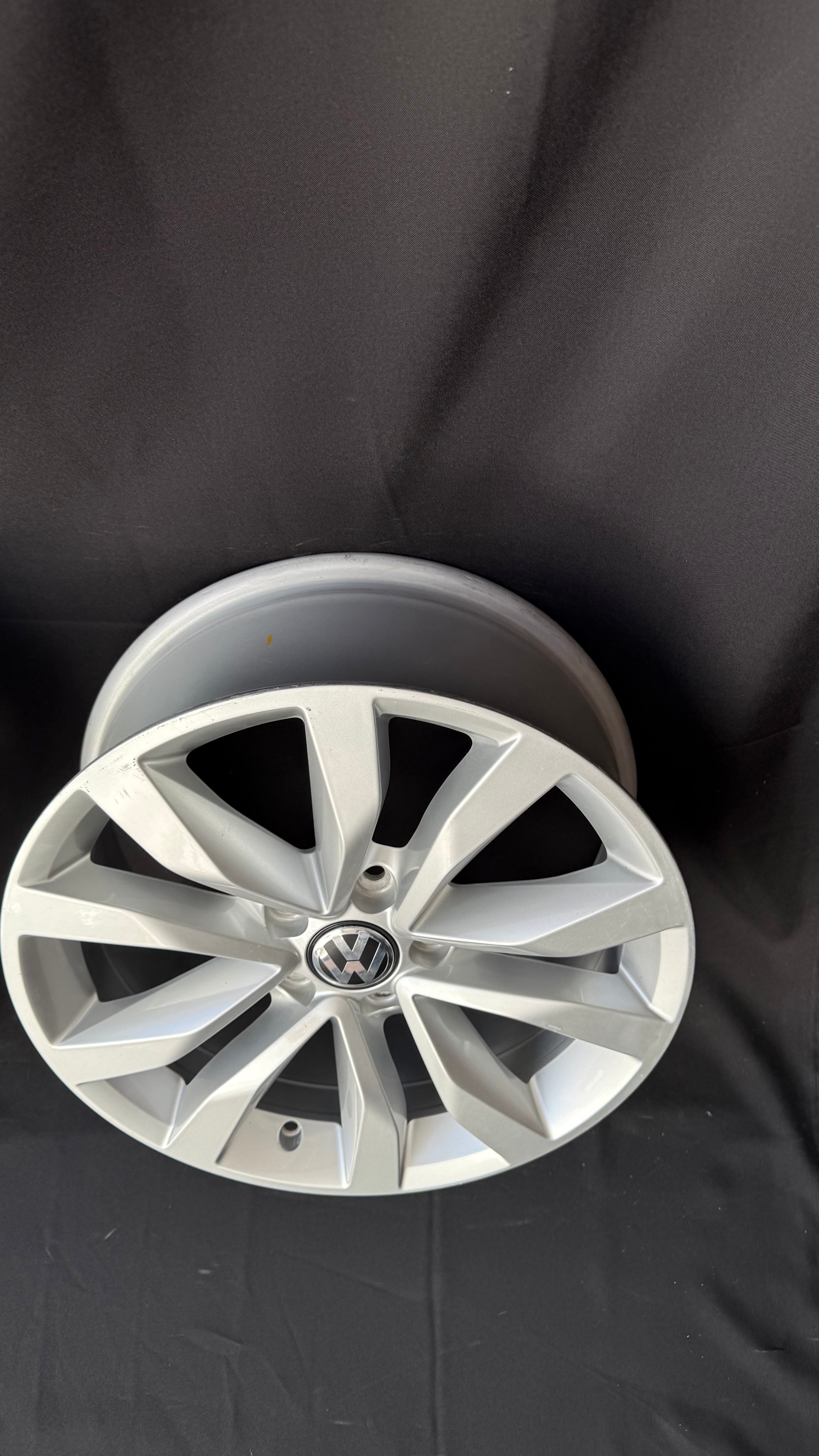 4 Rines 17” Volkswagen Originales Nuevos Tiguan Taos Golf Jetta MK6 MK7 Passat New Beetle
