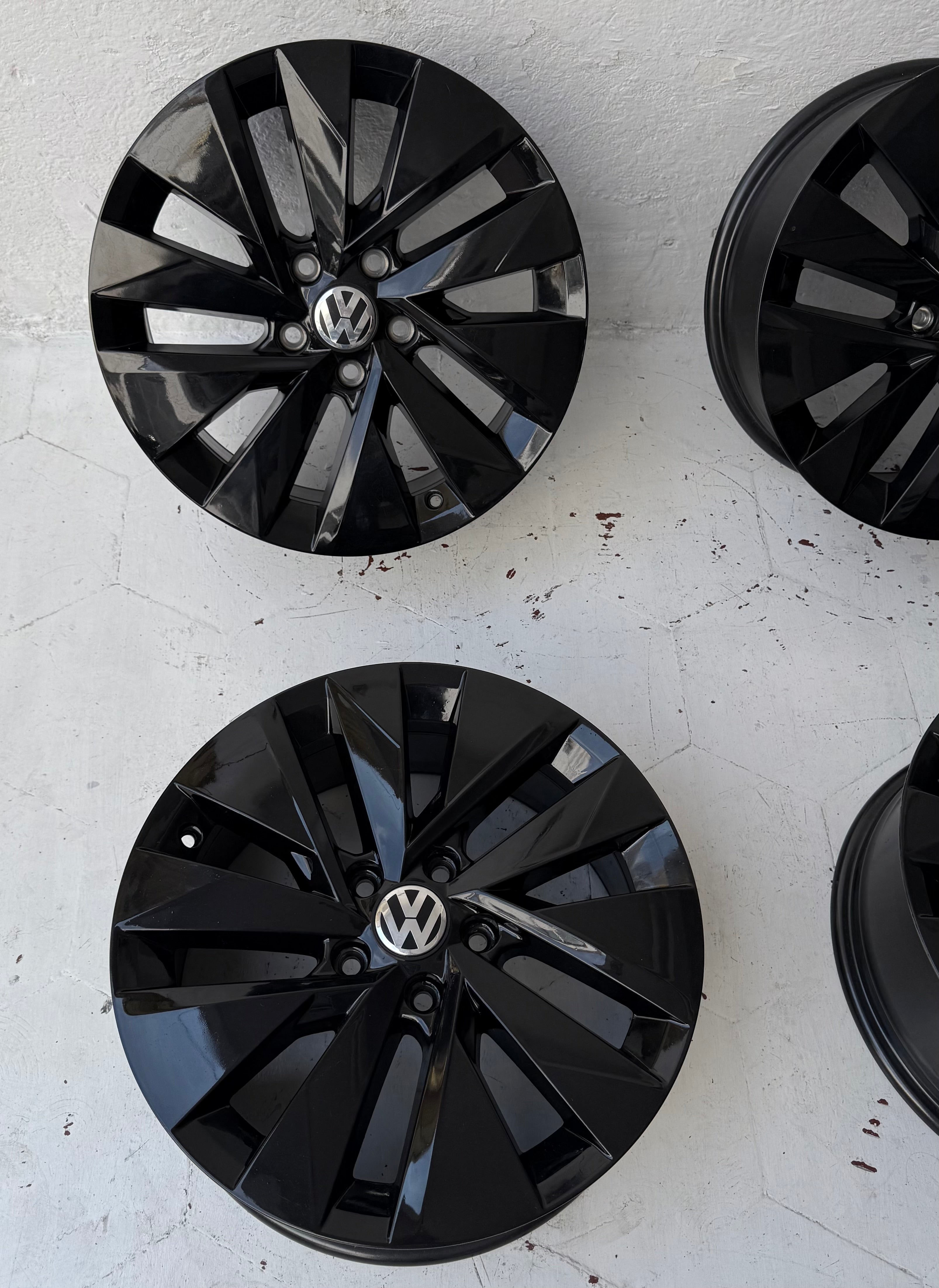 4 Rines 17” Volkswagen Tiguan / Taos / Golf / Jetta – 5×112