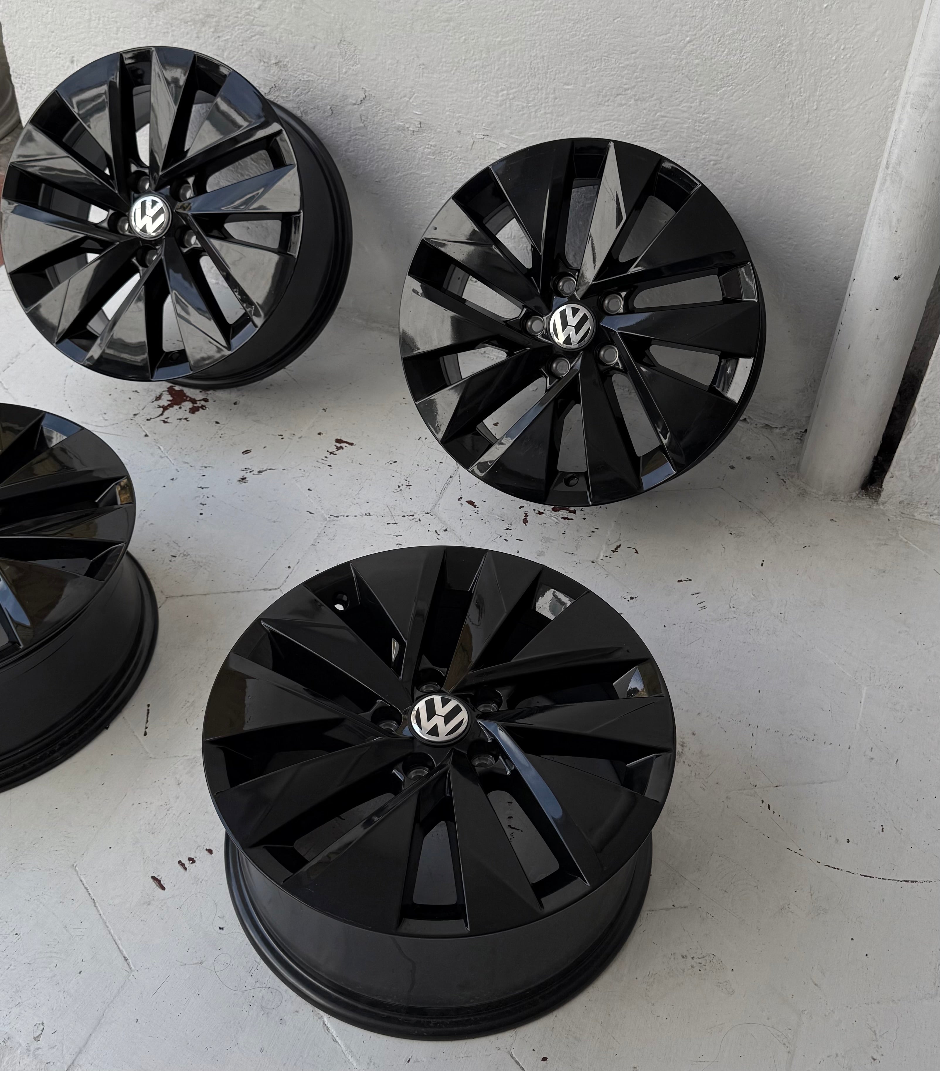 4 Rines 17” Volkswagen Tiguan / Taos / Golf / Jetta – 5×112