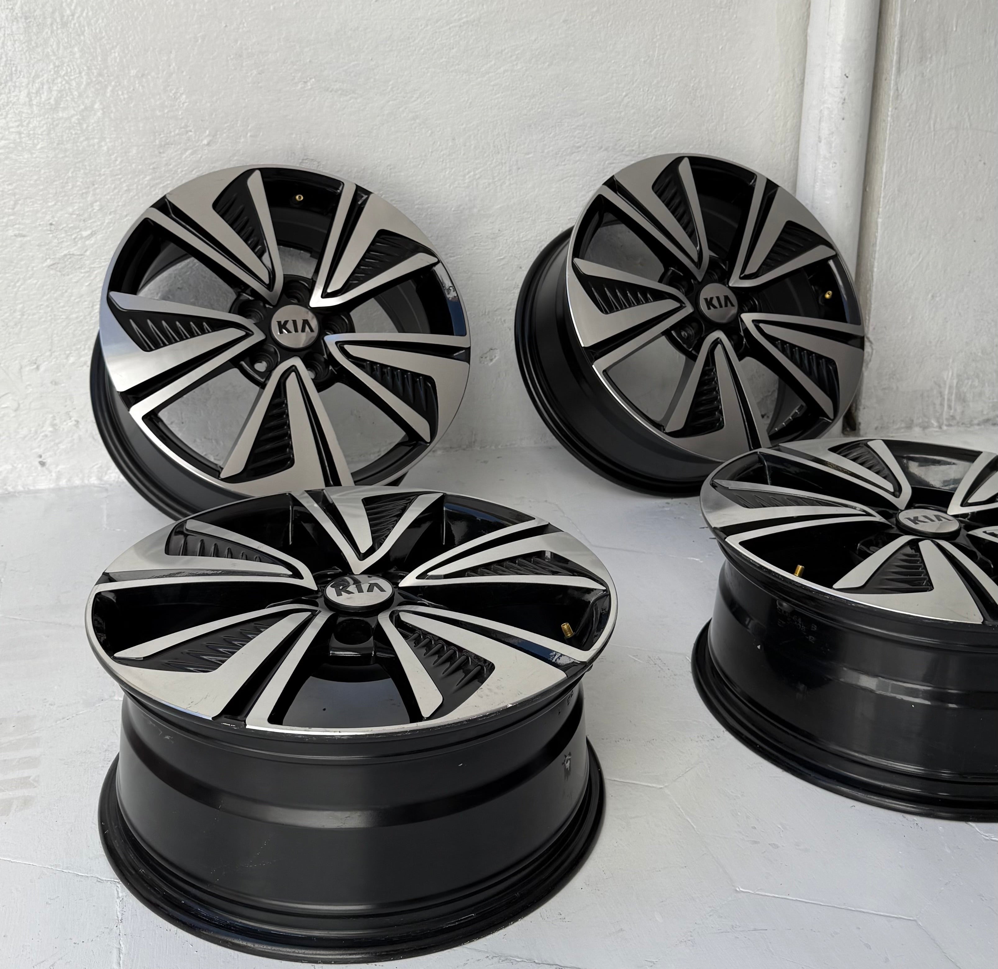 4 Rines 17” Kia Forte / Optima Originales Nuevos 5x114