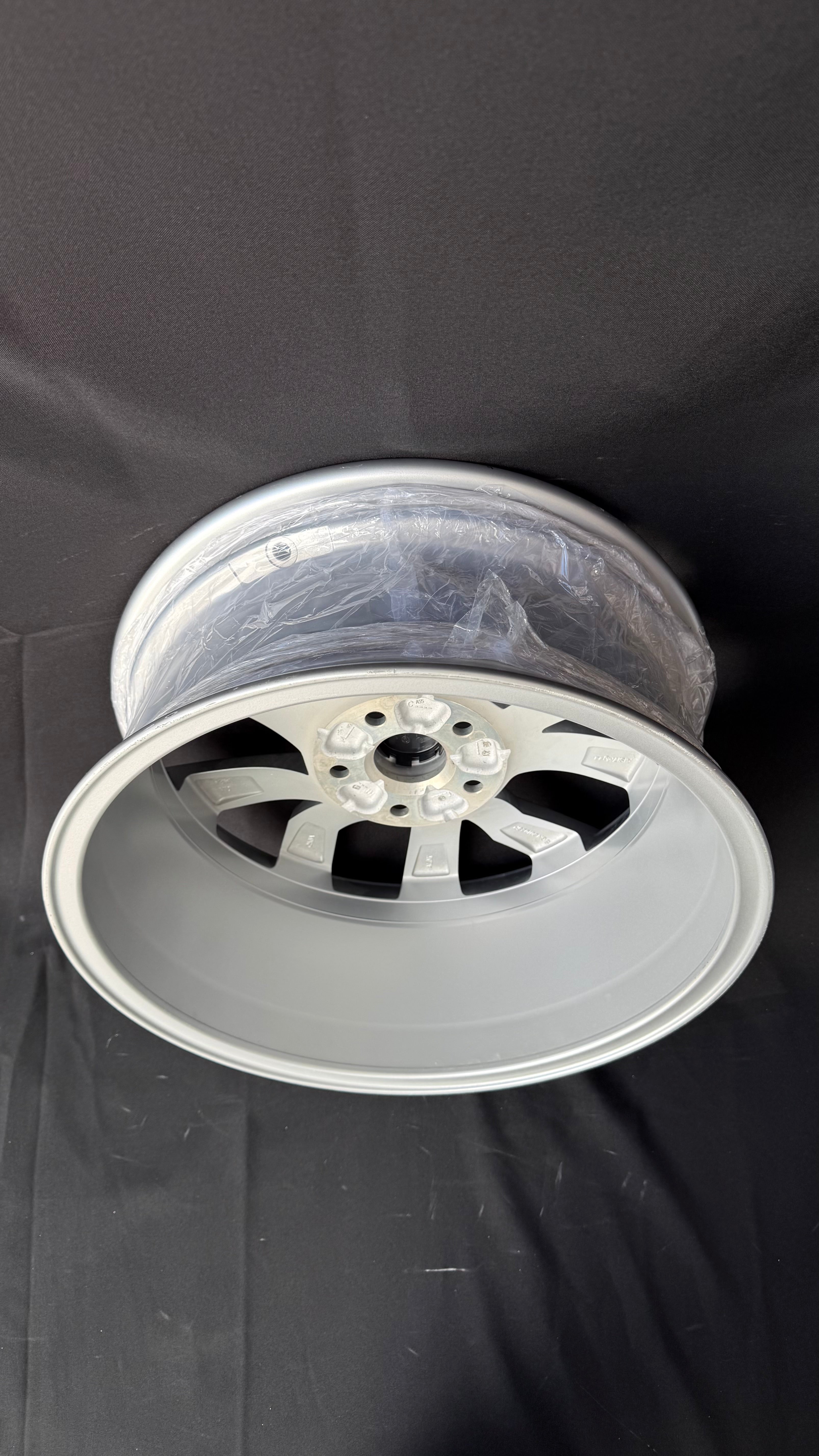 1 Rin 17” Volkswagen Golf TSI Jetta A6 A7 Original Nuevo