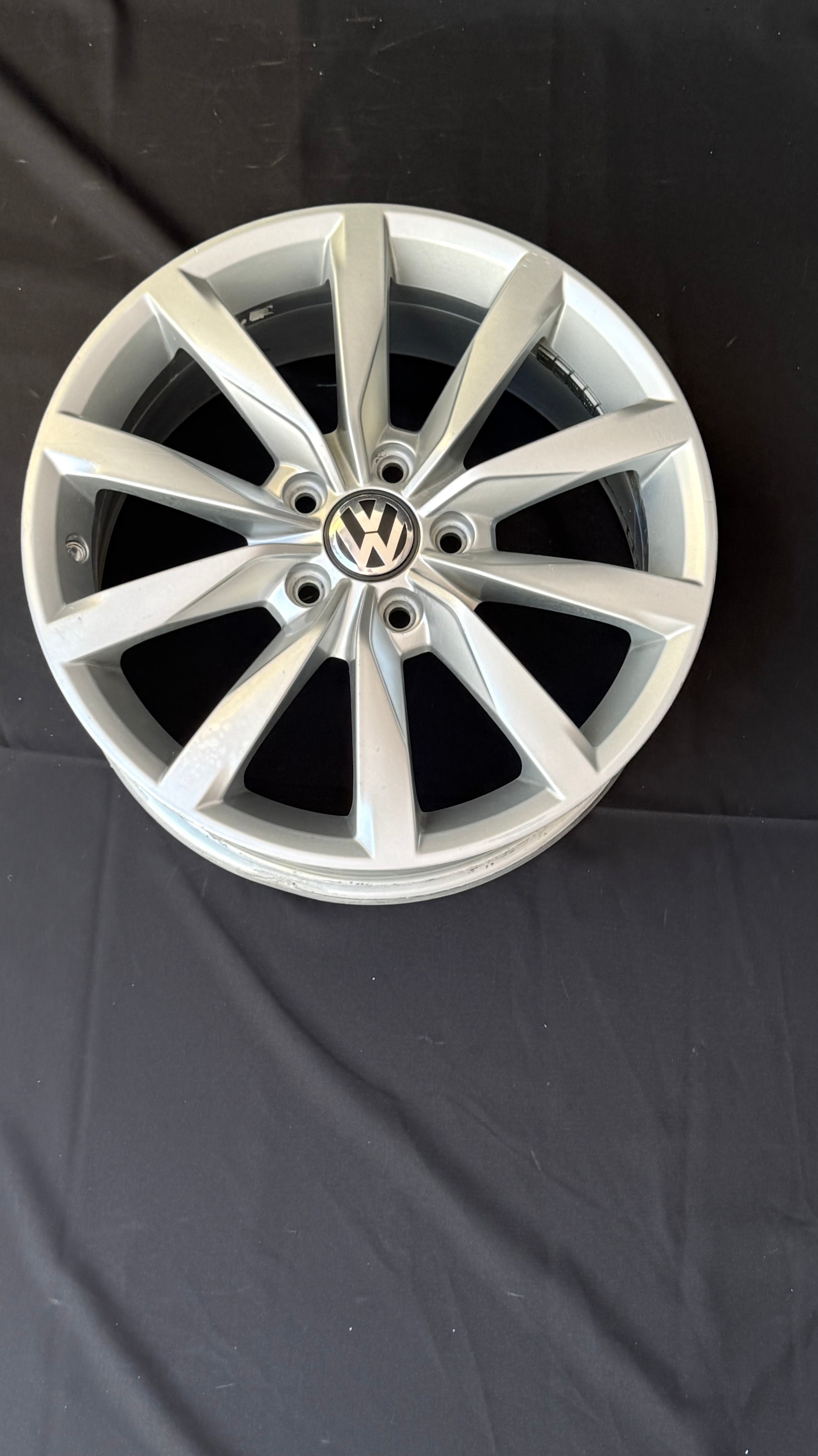 4 Rines 17” Volkswagen Golf TSI MK6 MK7 Originales Nuevos 5x112