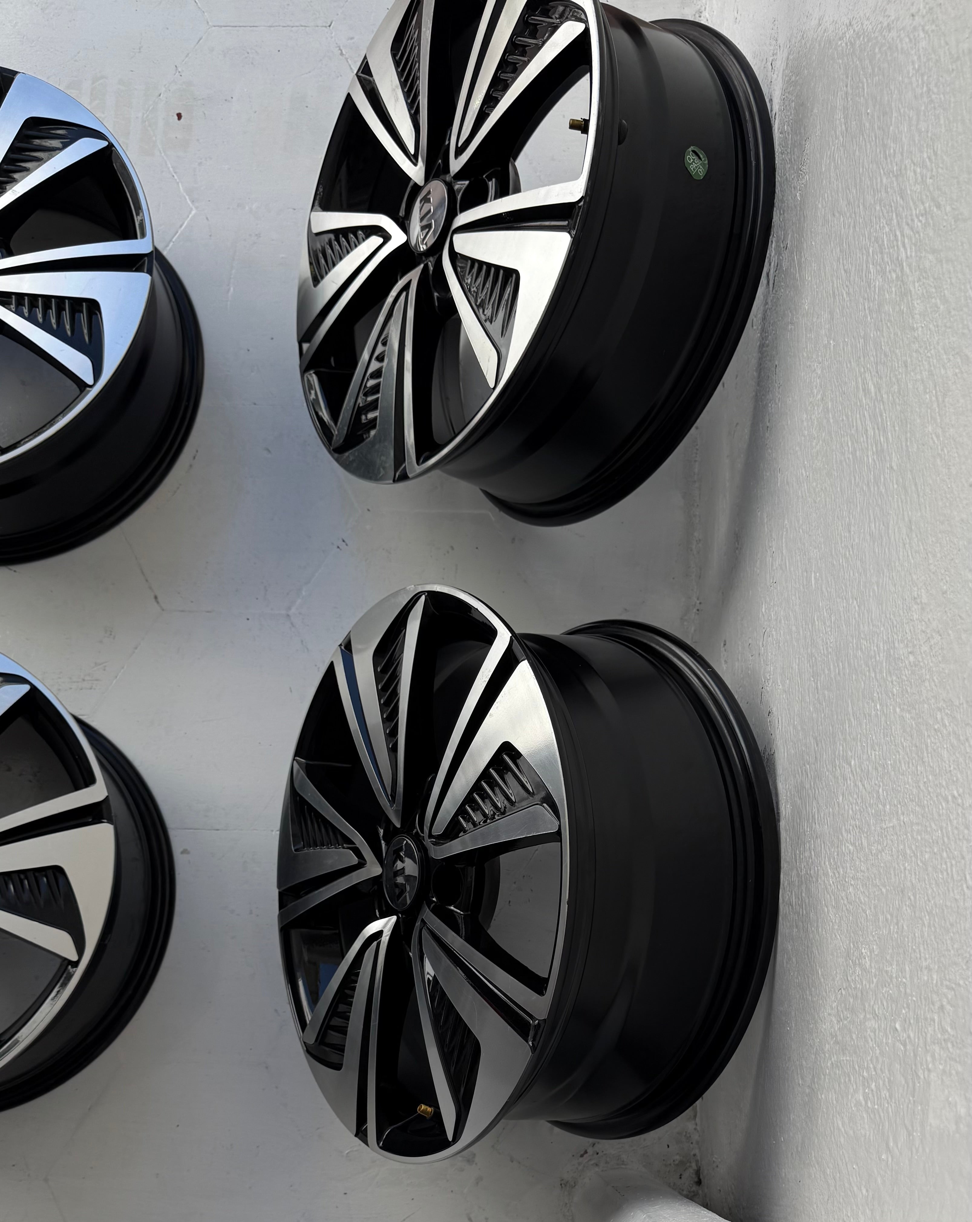 4 Rines 17” Kia Forte / Optima Originales Nuevos 5x114