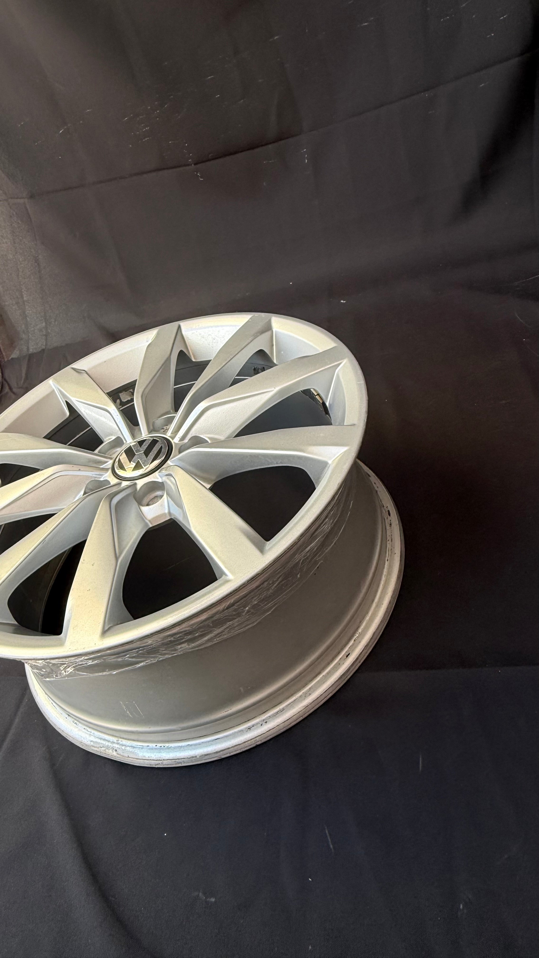 1 Rin 17” Volkswagen Golf TSI MK6 MK7 Original Seminuevo 5x112