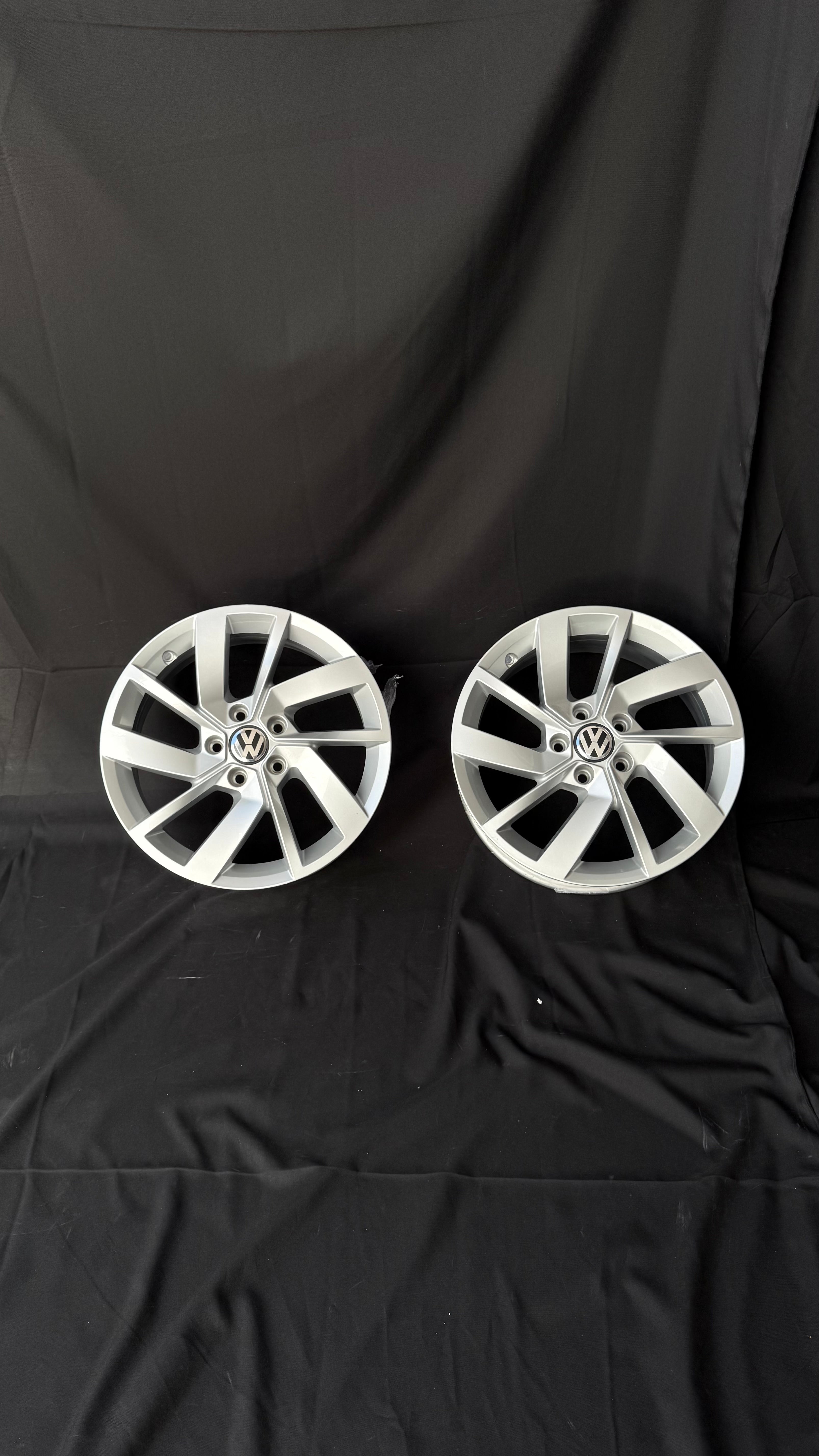 4 Rines 17” Volkswagen Golf TSI A8 A7 Originales Nuevos