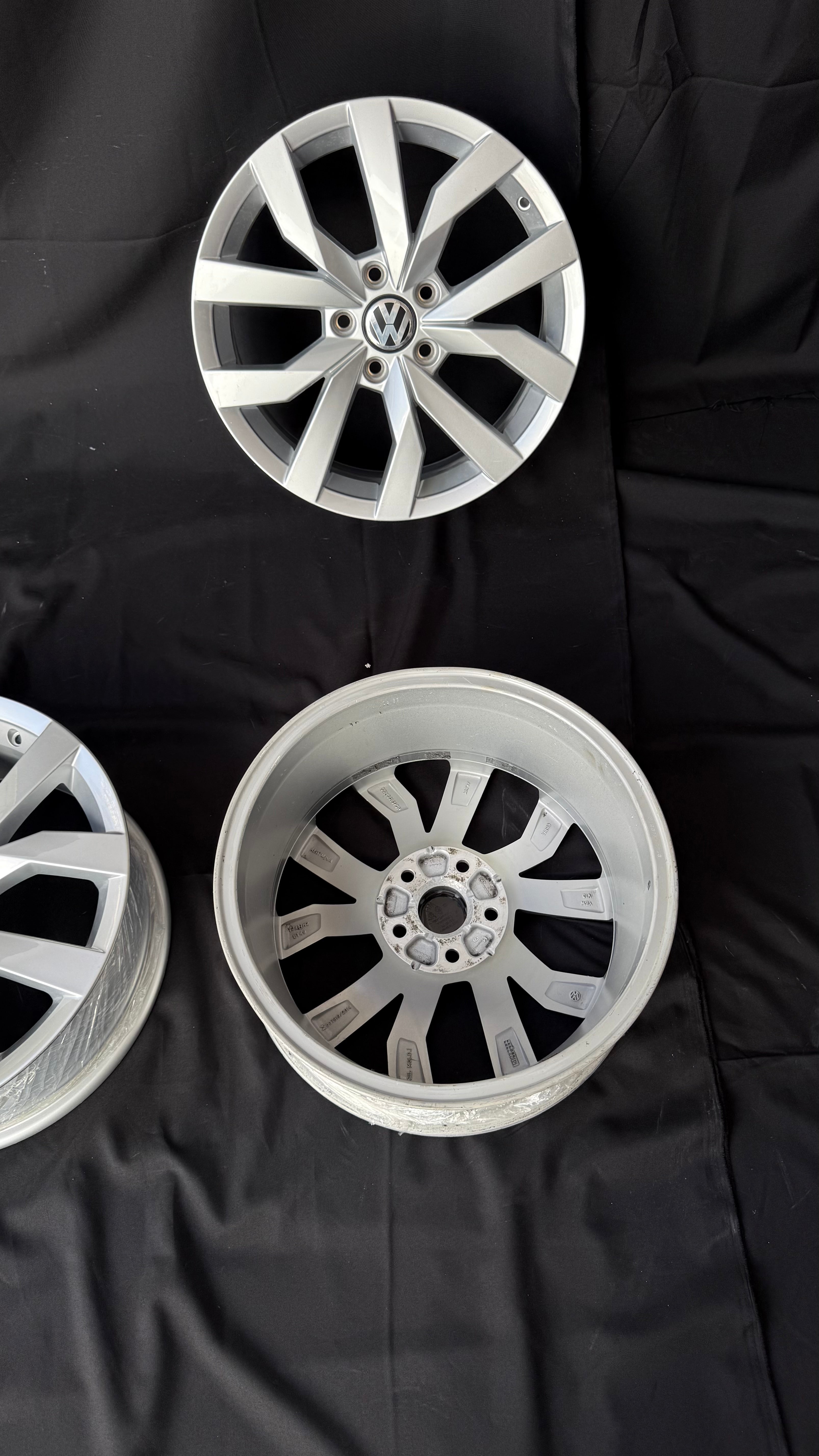 4 Rines 17” Volkswagen Golf TSI Jetta A6 A7 Originales Seminuevos