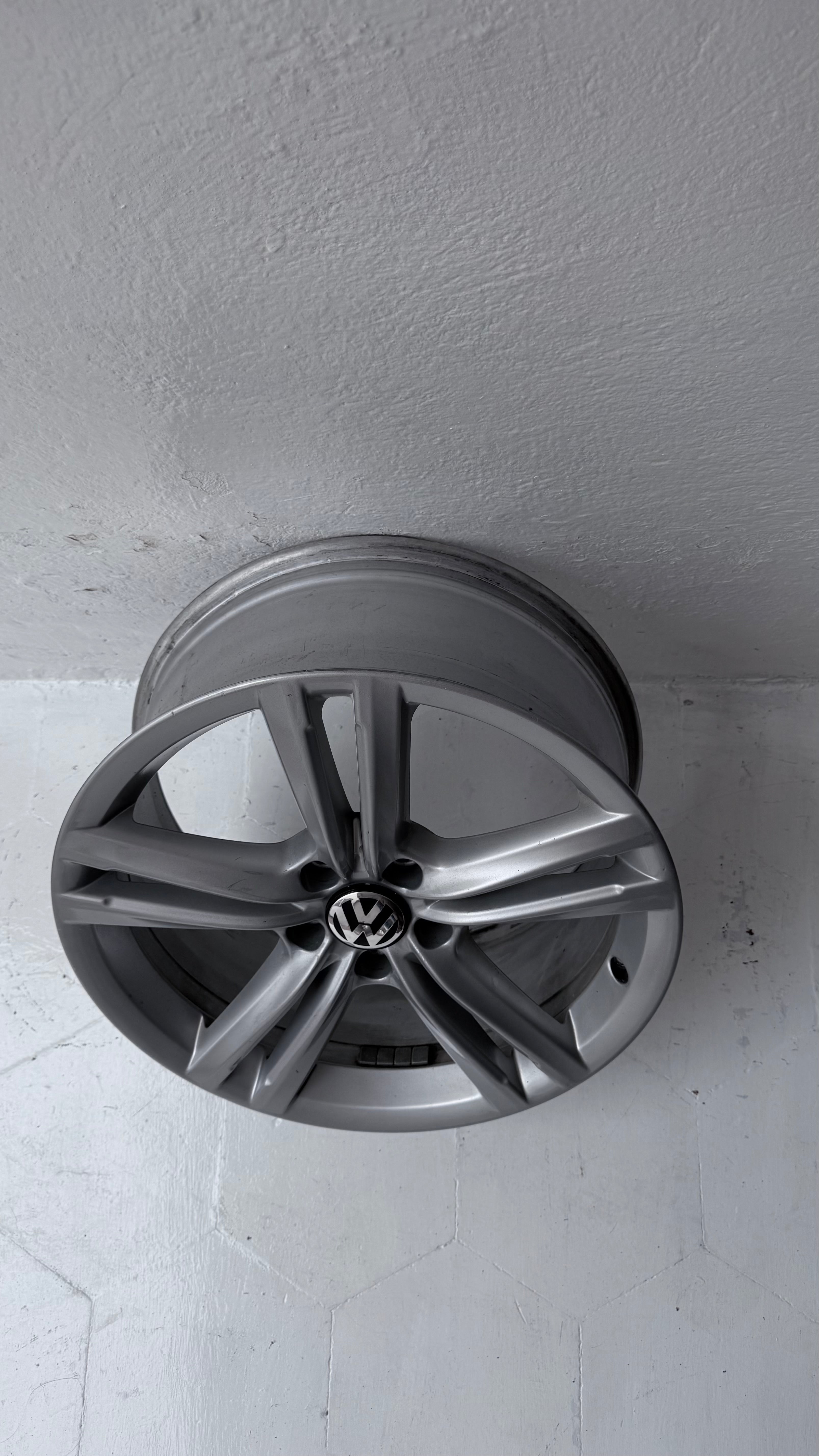 1 Rin 18” Volkswagen Passat, Jetta MK6, Jetta MK7, Taos, Tiguan y Bora – 5×112