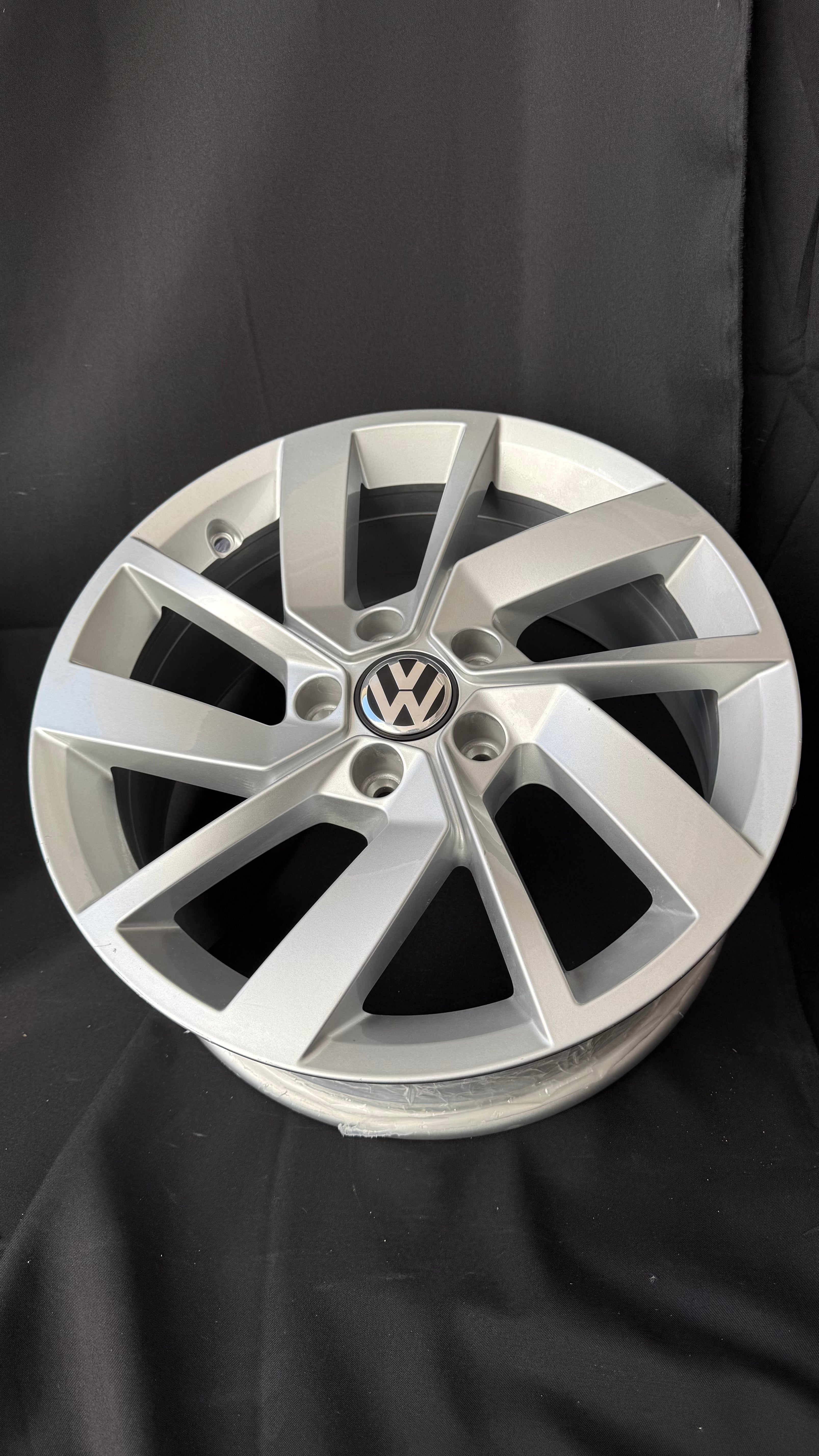 1 Rin 17” Volkswagen Golf TSI Jetta A6 A7 Original Nuevo