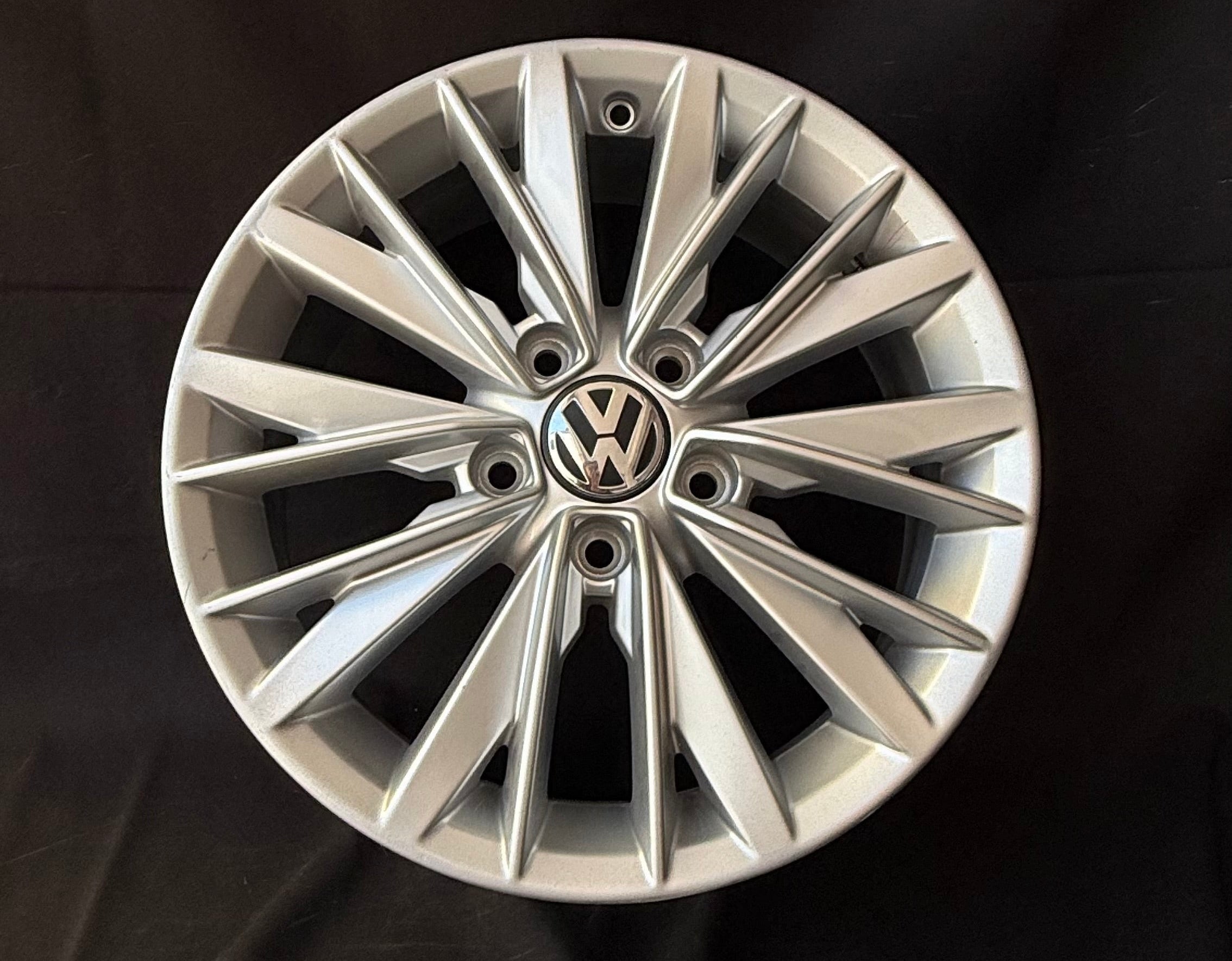 1 Rin 16” Volkswagen Jetta MK6, Jetta MK7, Tiguan, Taos, Golf, Passat y New Beetle