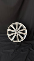 1 Rin 17” Volkswagen Tiguan Taos Golf Jetta MK6 MK7 Passat New Beetle Original Seminuevo 5x112