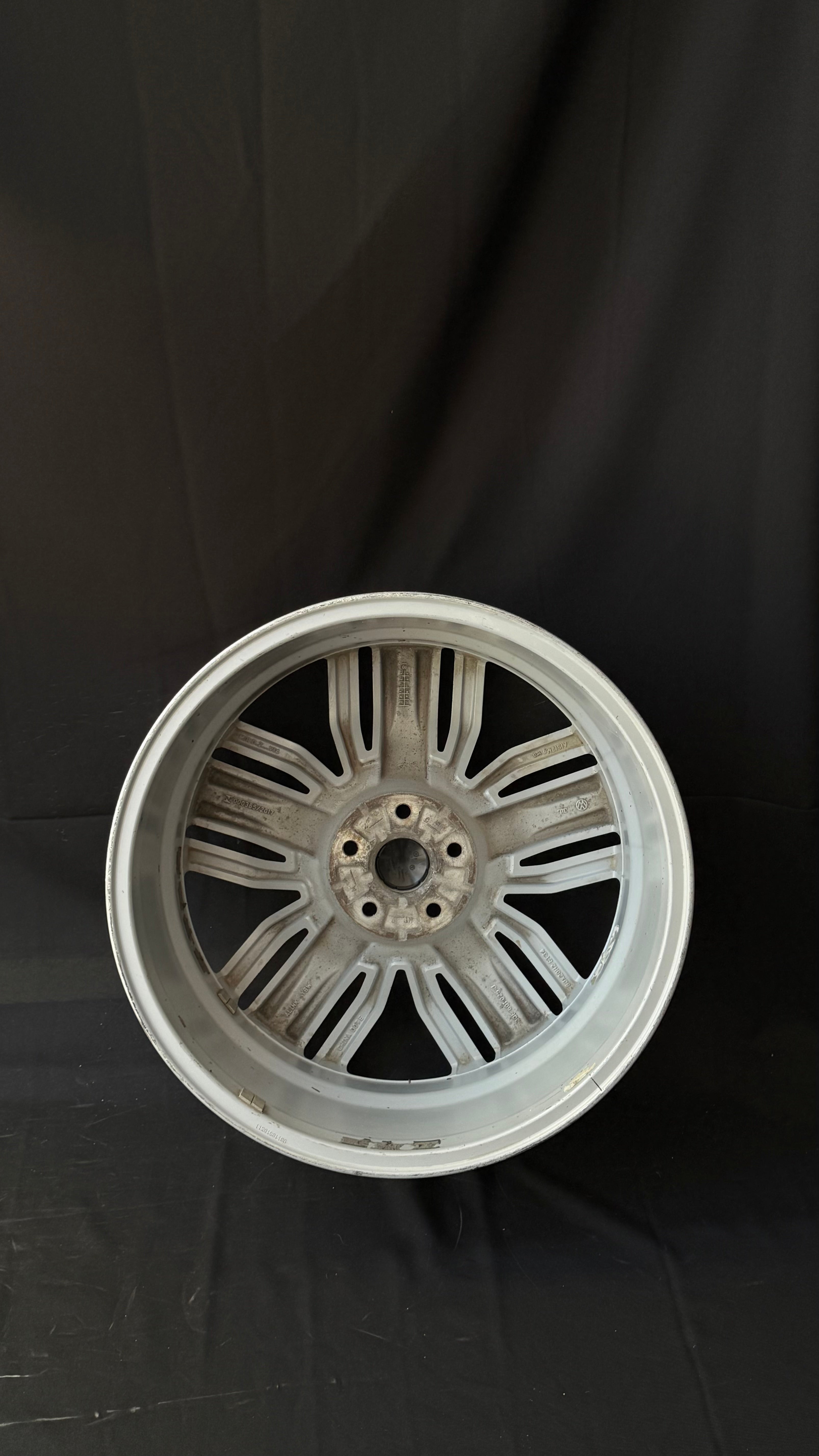 1 Rin 20” Volkswagen Teramont Atlas Original Seminuevo 5x112