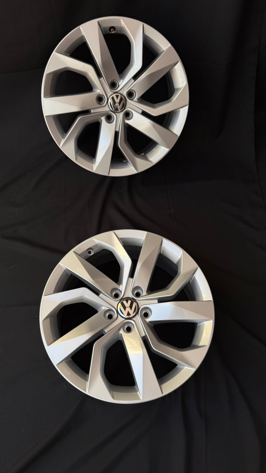 4 Rines 18” Volkswagen Tiguan Taos Golf Jetta MK6 MK7 Passat New Beetle Originales Nuevos 5x112