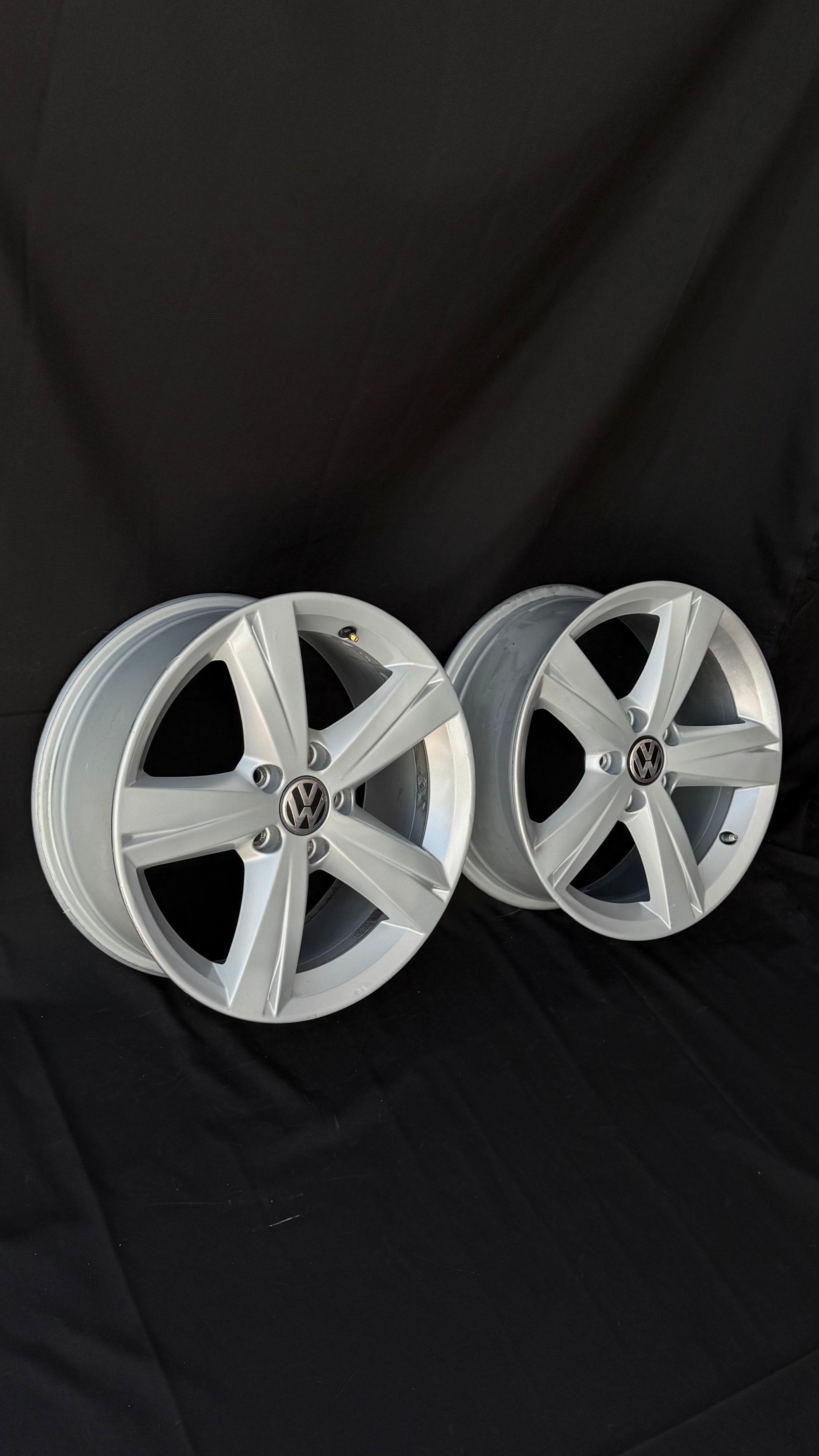 4 Rines 17” Volkswagen Golf Jetta Originales Seminuevos 5x112