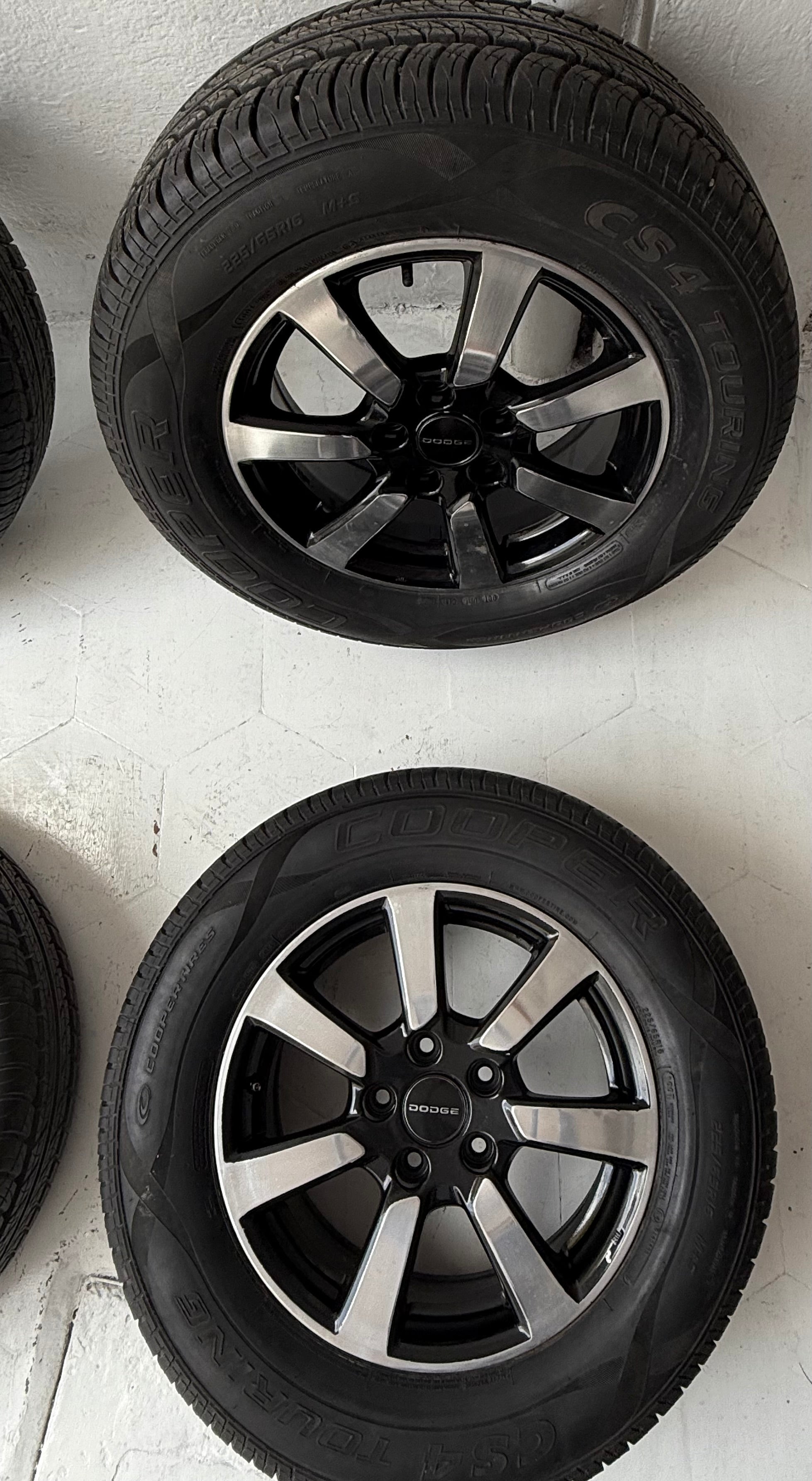 4 Rines y Llantas 16” Dodge Caravan, Voyager, Nitro, Jeep Liberty, Compass y Patriot – 5×114