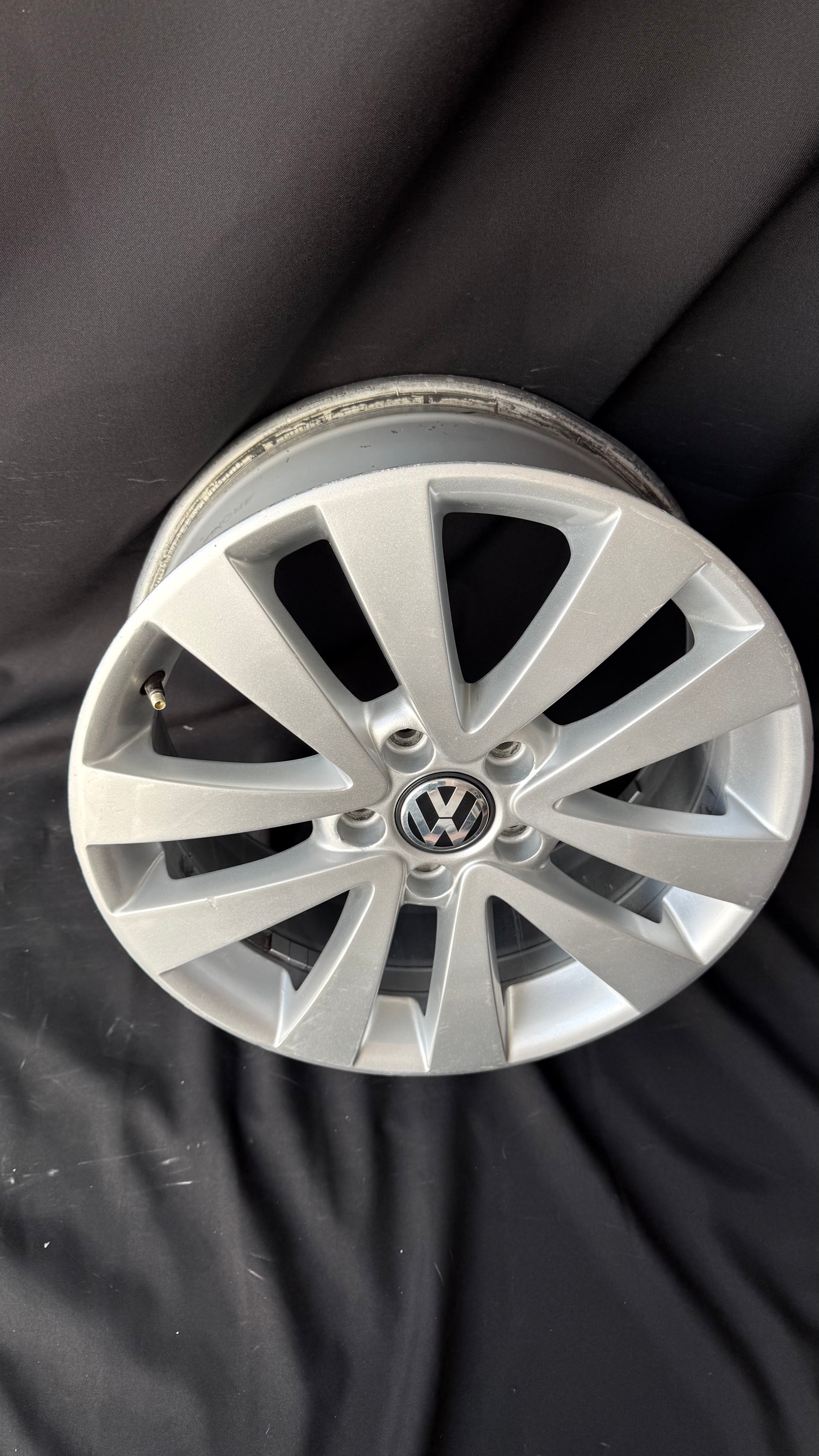 1 Rin 17” Volkswagen Jetta MK6 / Golf Original