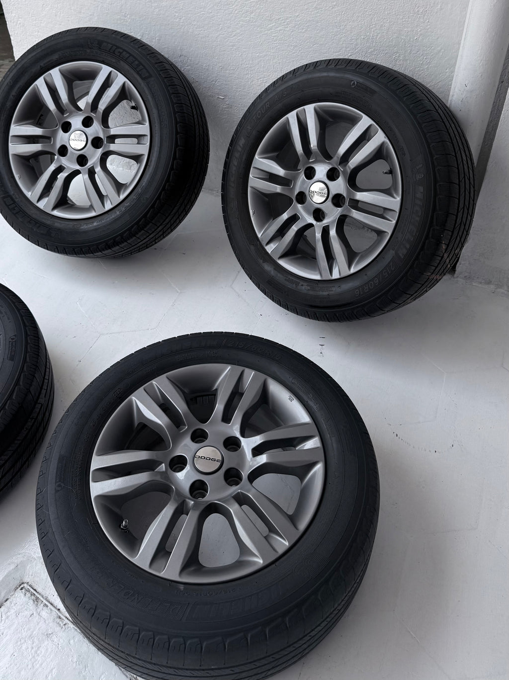 4 Rines con llantas 16” Dodge Voyager, Caravan, Avenger, Caliber y Jeep Liberty, Patriot, Compass y Wrangler – 5×114