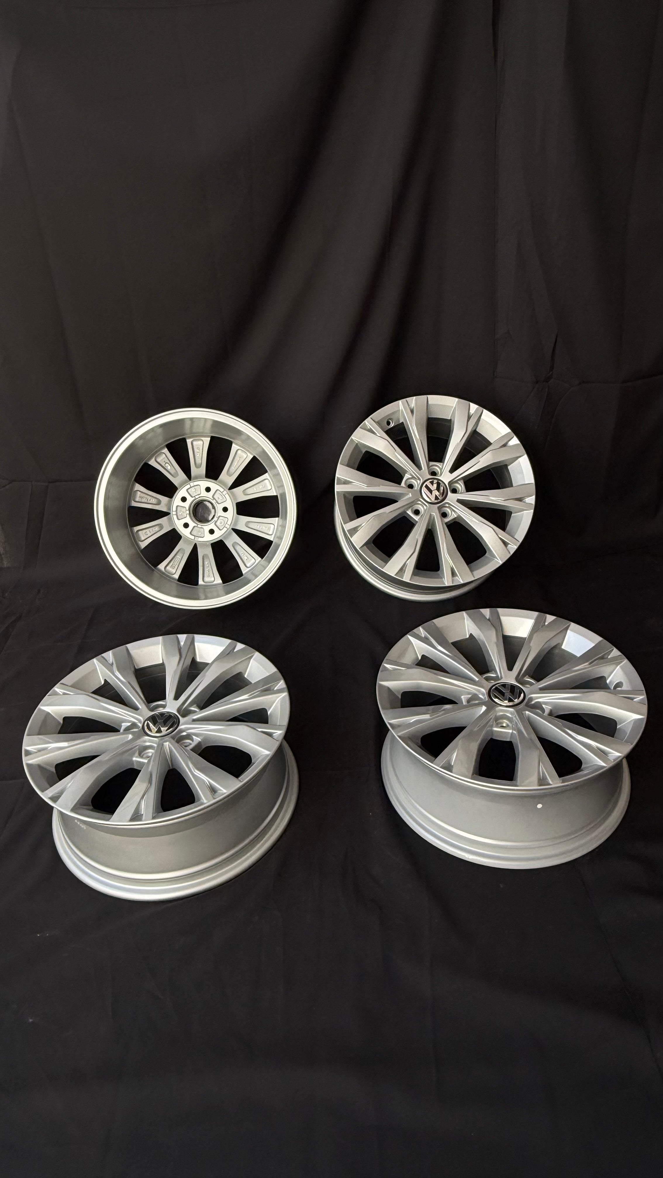 4 Rines 17” Volkswagen Tiguan Taos Golf Jetta MK6 MK7 Originales Seminuevos 5x112