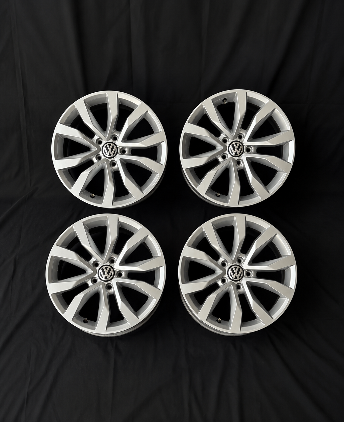 4 Rines 17” Volkswagen Originales Seminuevos Tiguan Taos Golf Jetta MK6 MK7 Passat New Beetle