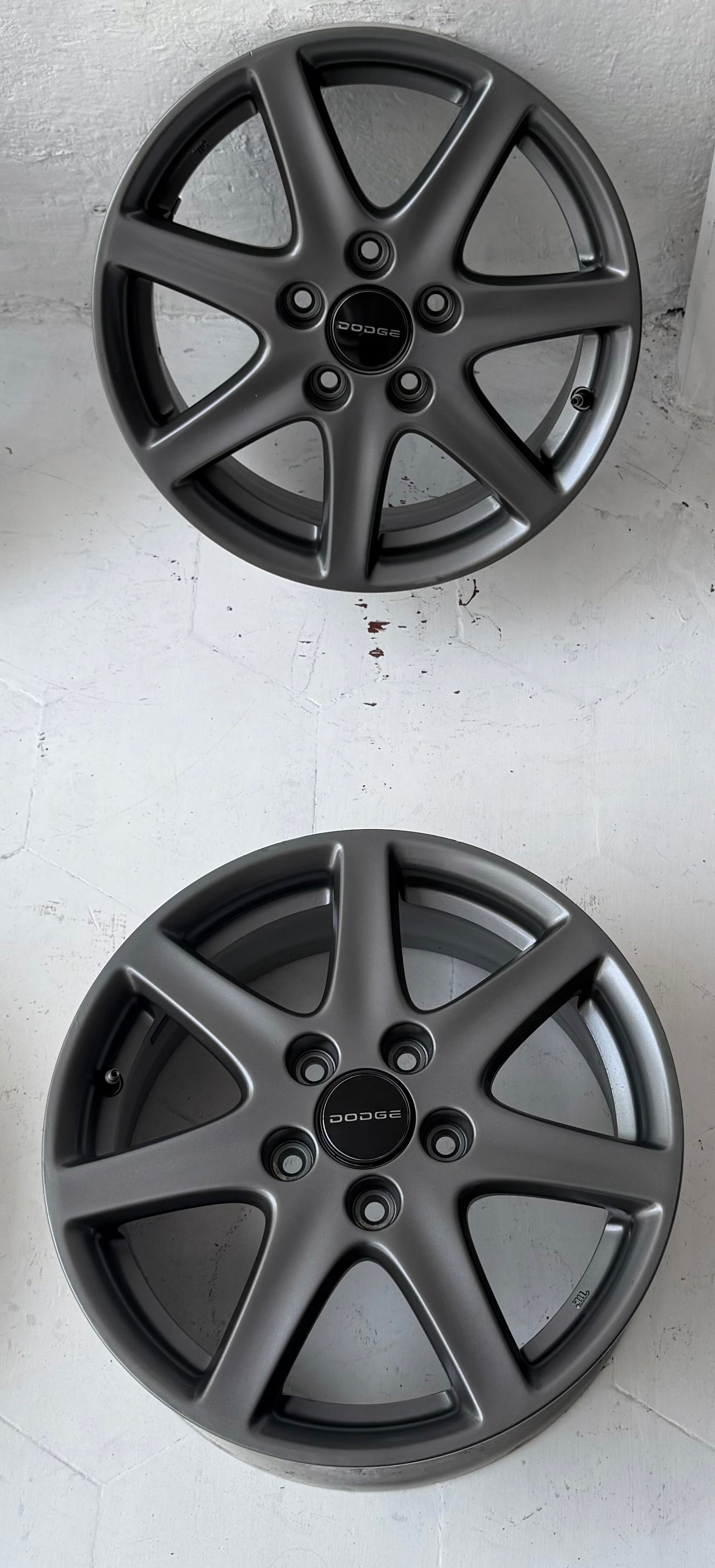 4 Rines 16” Dodge Caravan, Voyager, Avenger, Caliber, Jeep Liberty, Patriot y Nitro – 5×114