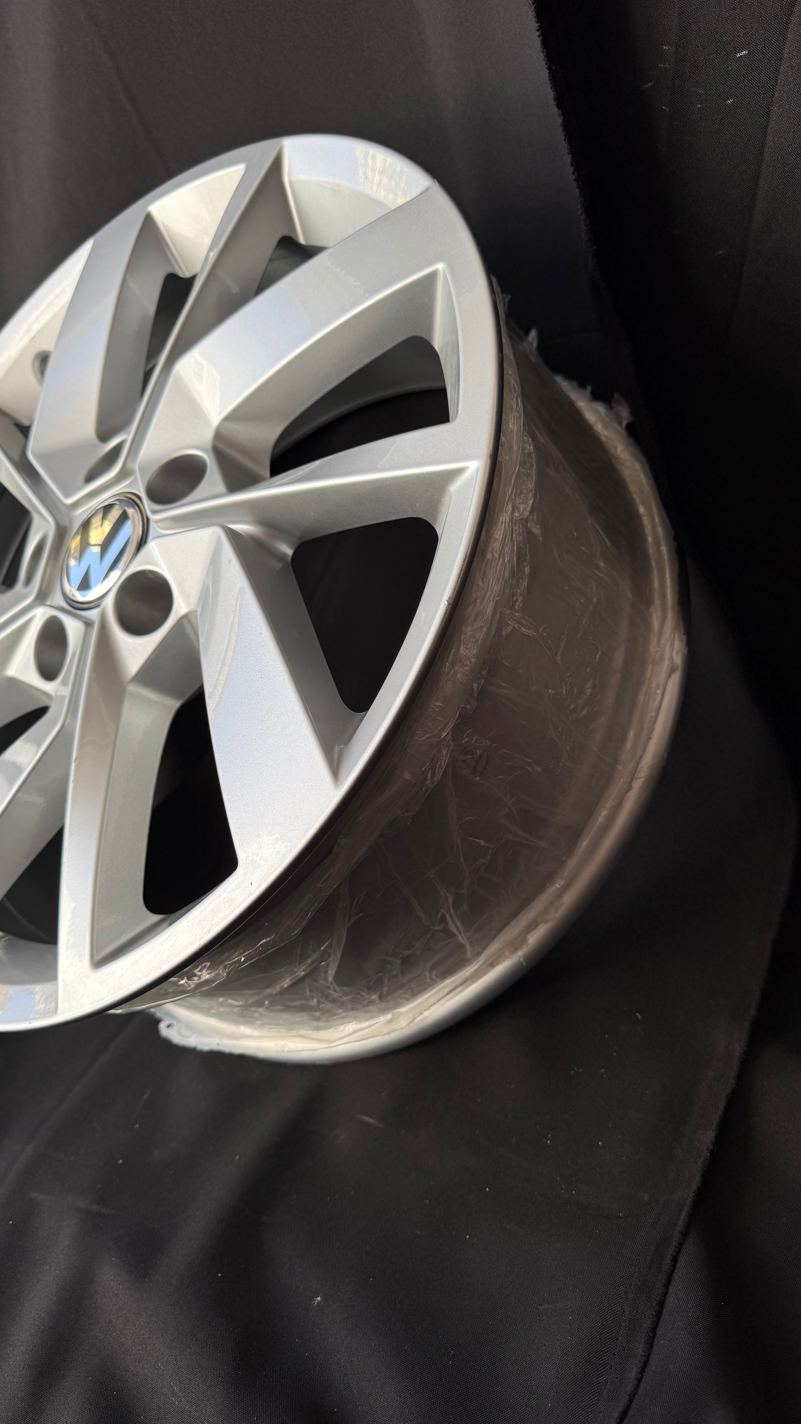 1 Rin 17” Volkswagen Golf TSI Jetta A6 A7 Original Nuevo