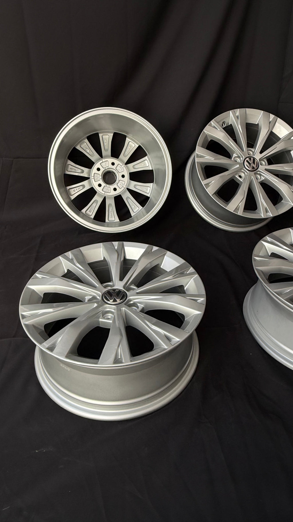 4 Rines 17” Volkswagen Tiguan Taos Golf Jetta MK6 MK7 Originales Seminuevos 5x112