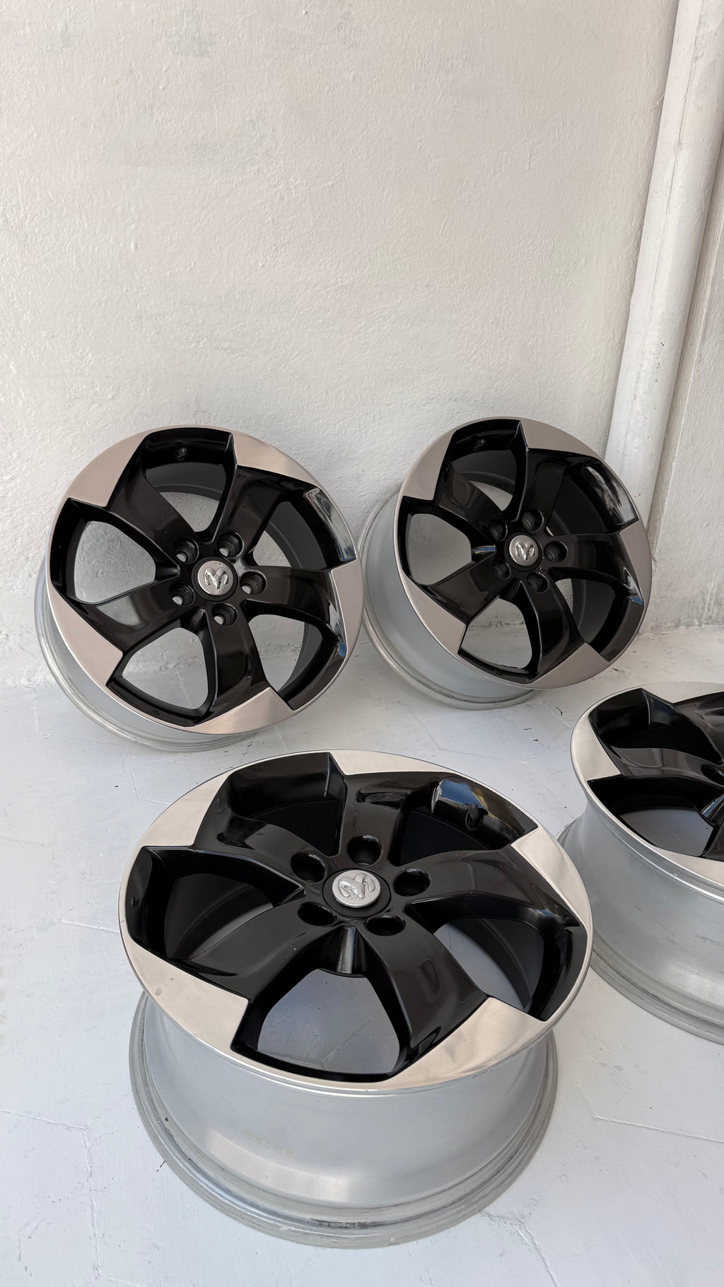 4 Rines 17” Jeep Liberty, Compass, Patriot, Nitro y Dodge Originales Seminuevos 5x114