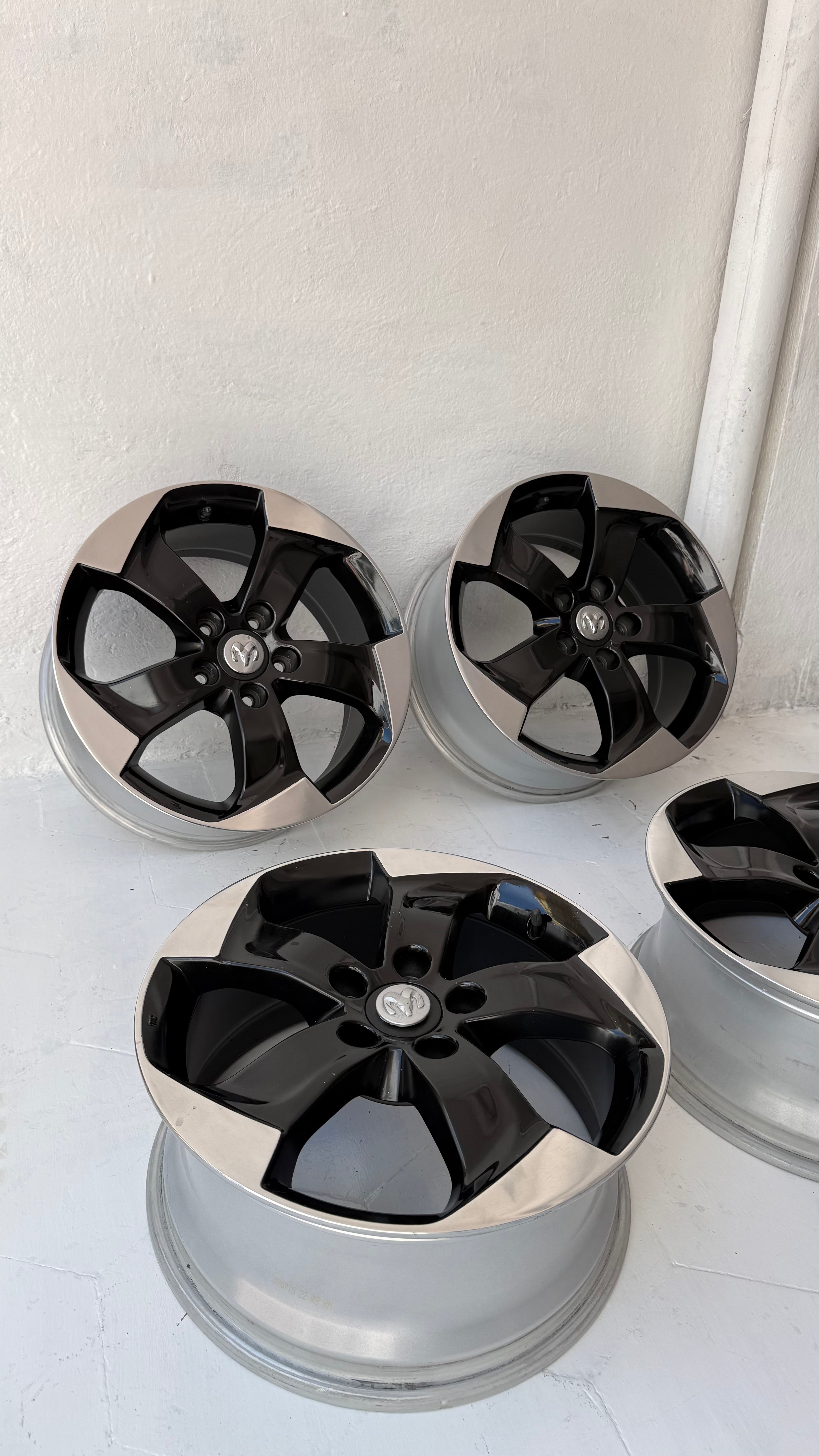 4 Rines 17” Jeep Liberty, Compass, Patriot, Nitro y Dodge Originales Seminuevos 5x114