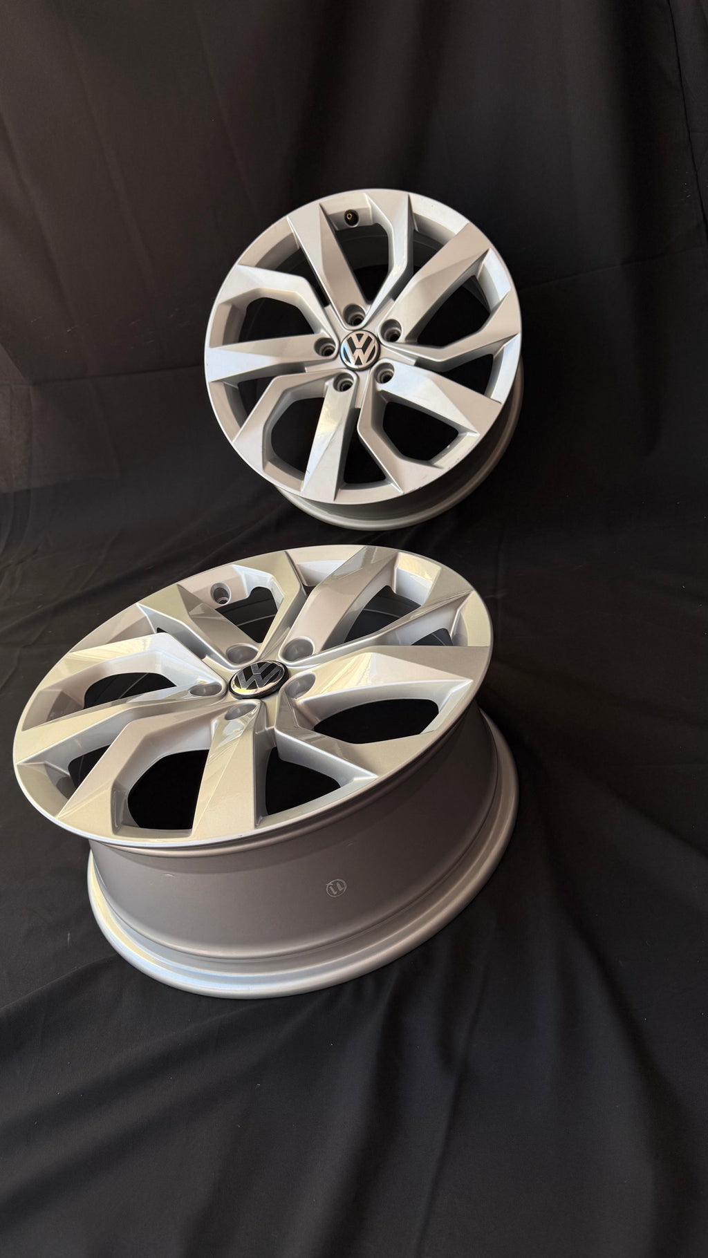 4 Rines 18” Volkswagen Tiguan Taos Golf Jetta MK6 MK7 Passat New Beetle Originales Nuevos 5x112