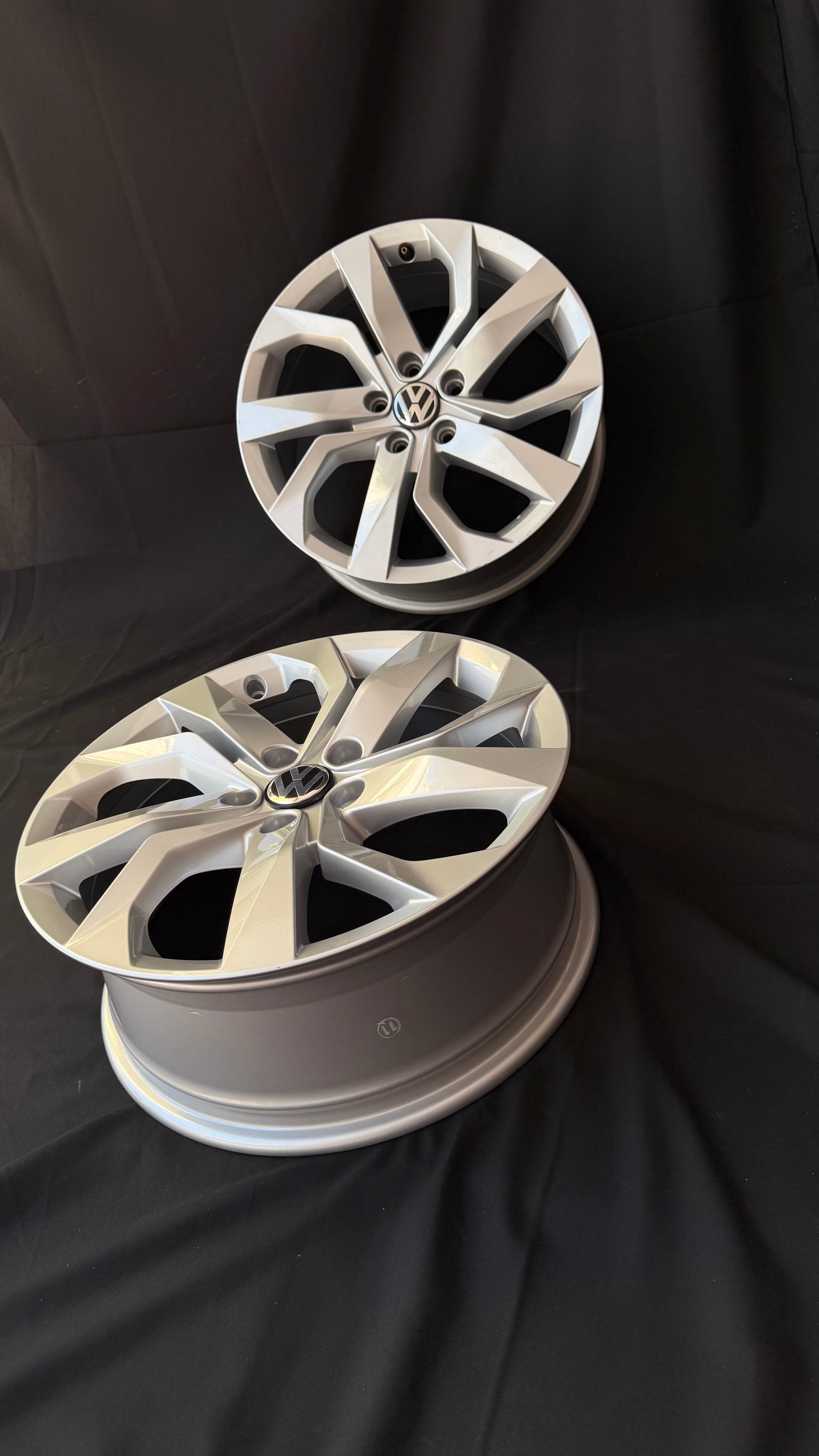 4 Rines 18” Volkswagen Tiguan Taos Golf Jetta MK6 MK7 Passat New Beetle Originales Nuevos 5x112